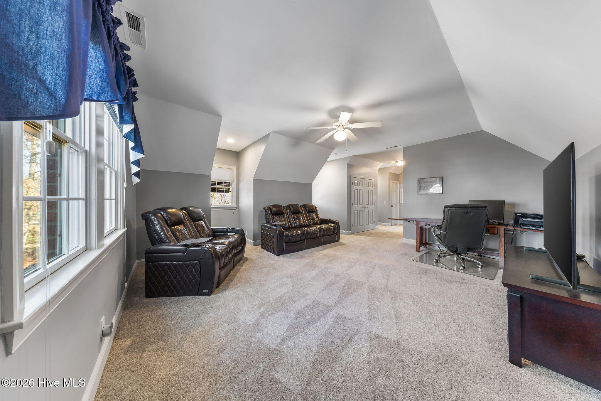 100553597 | Photo 62