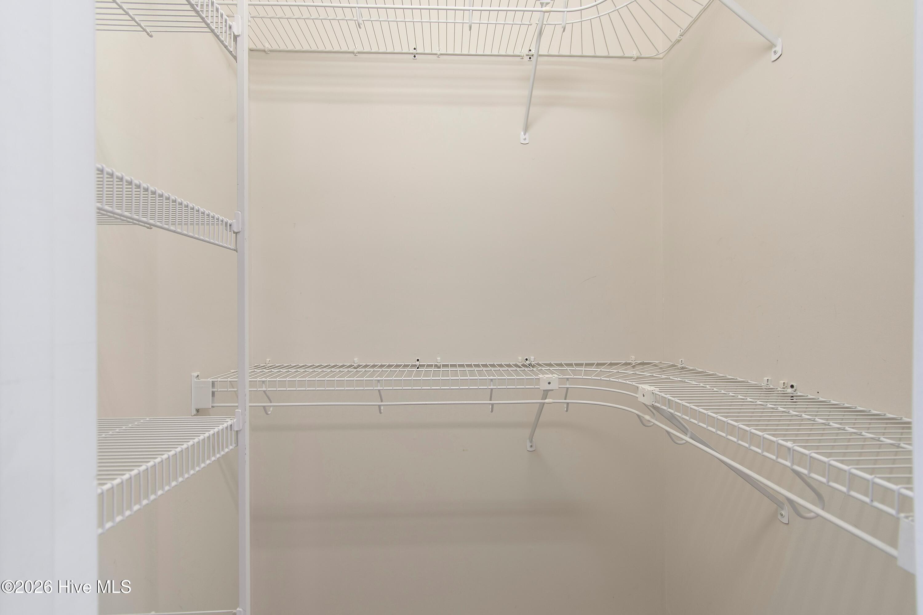 100561383 | Photo 26