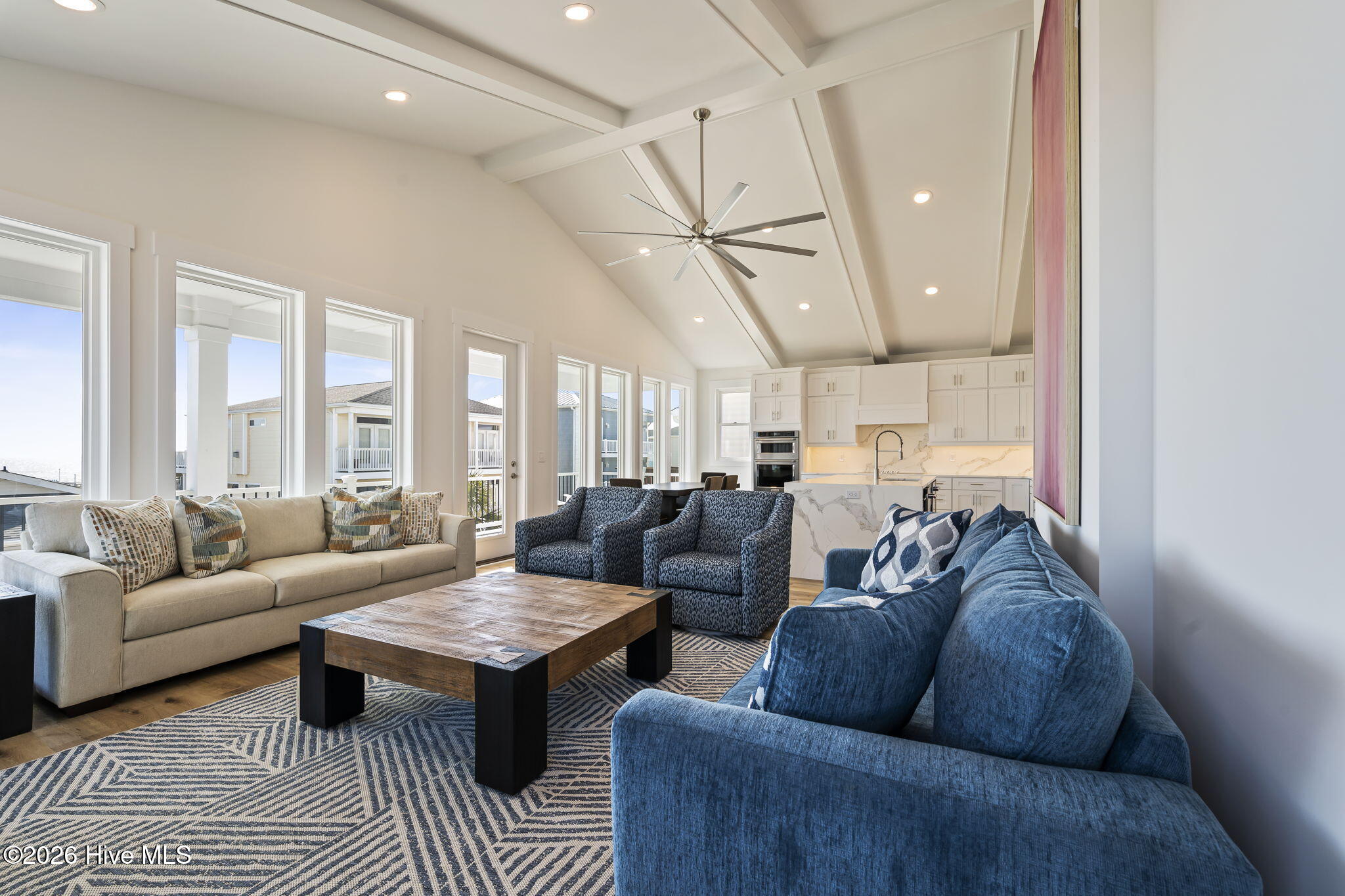 100550572 | Photo 16