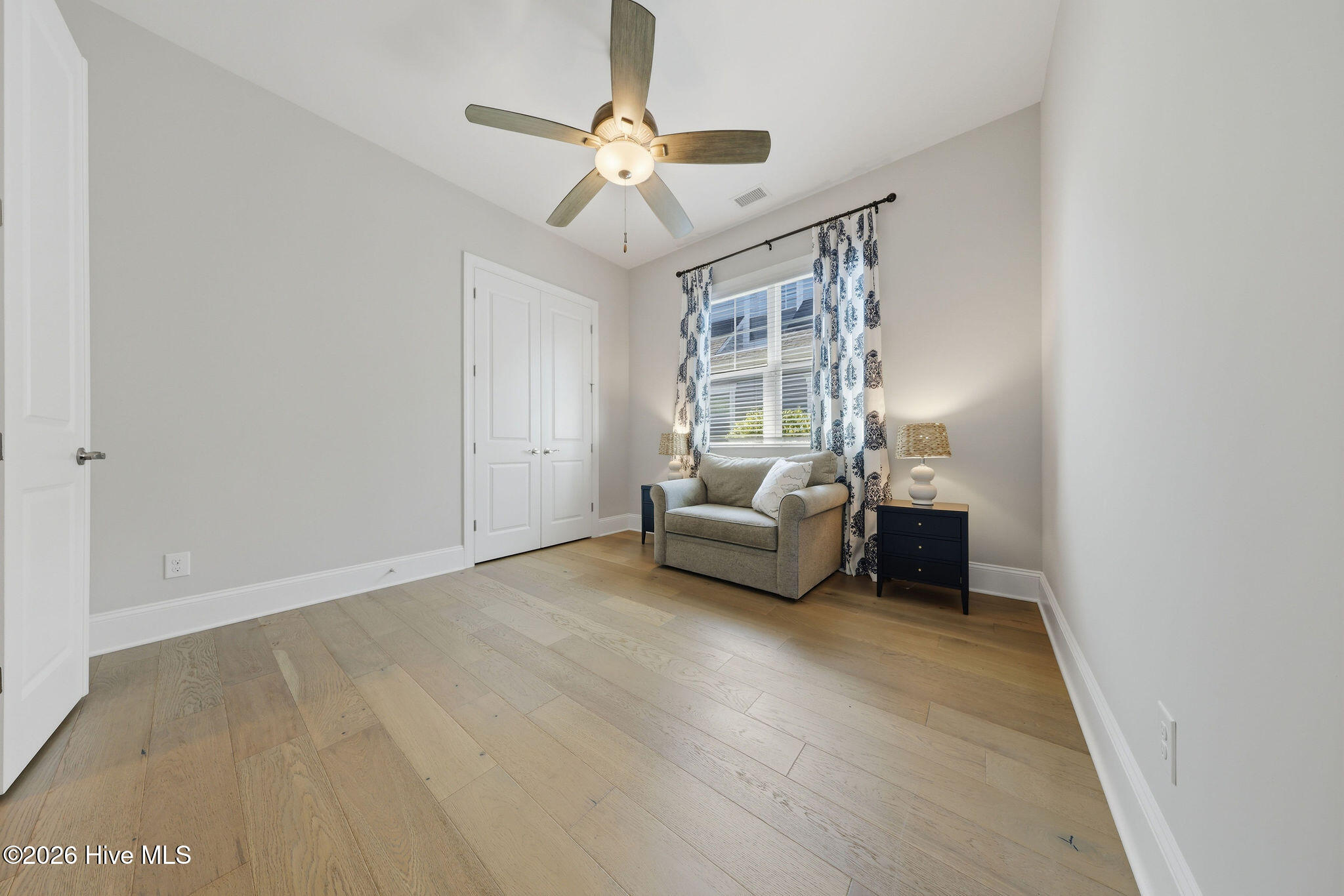 100569190 | Photo 47