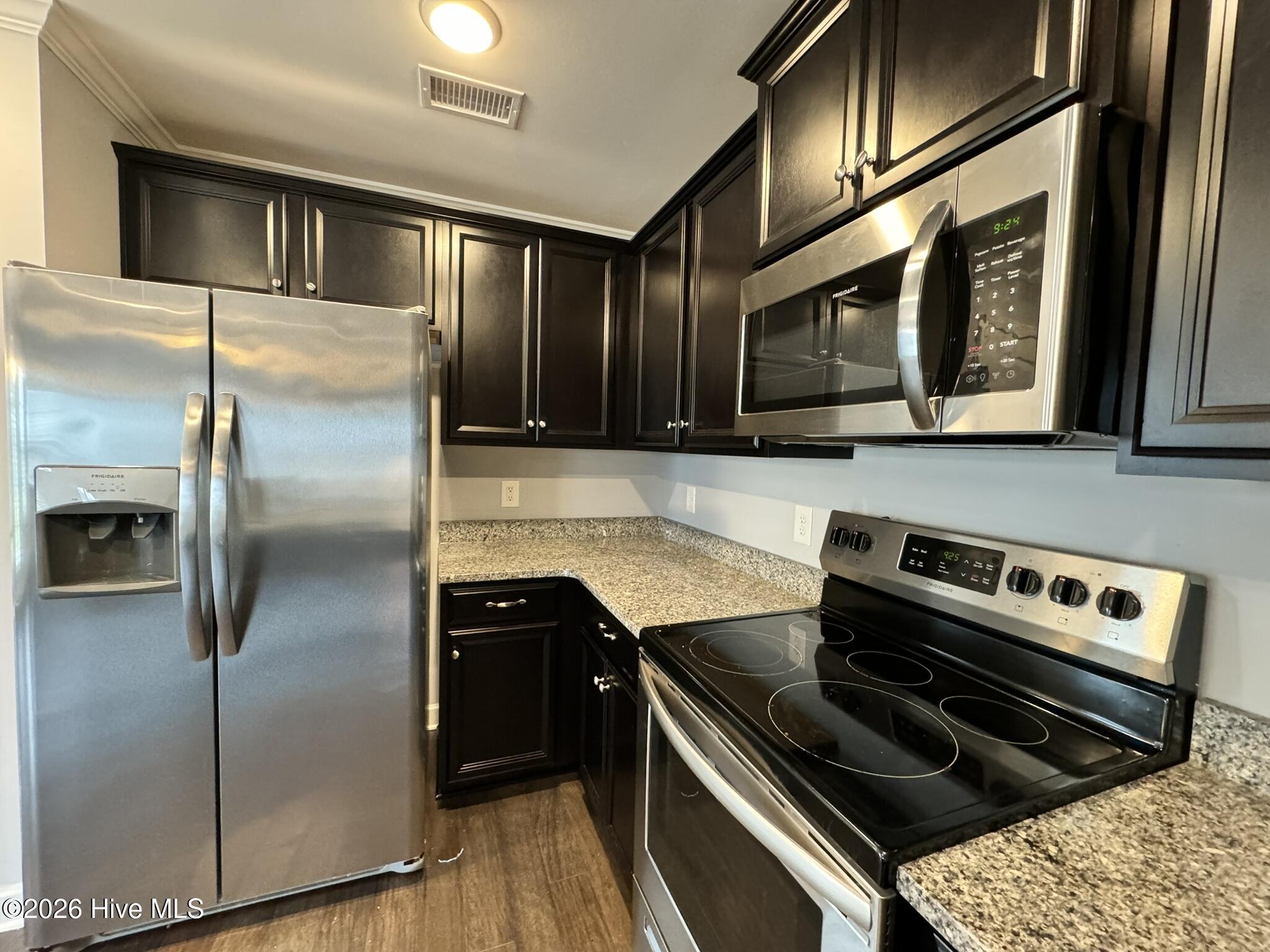 100552573 | Photo 14