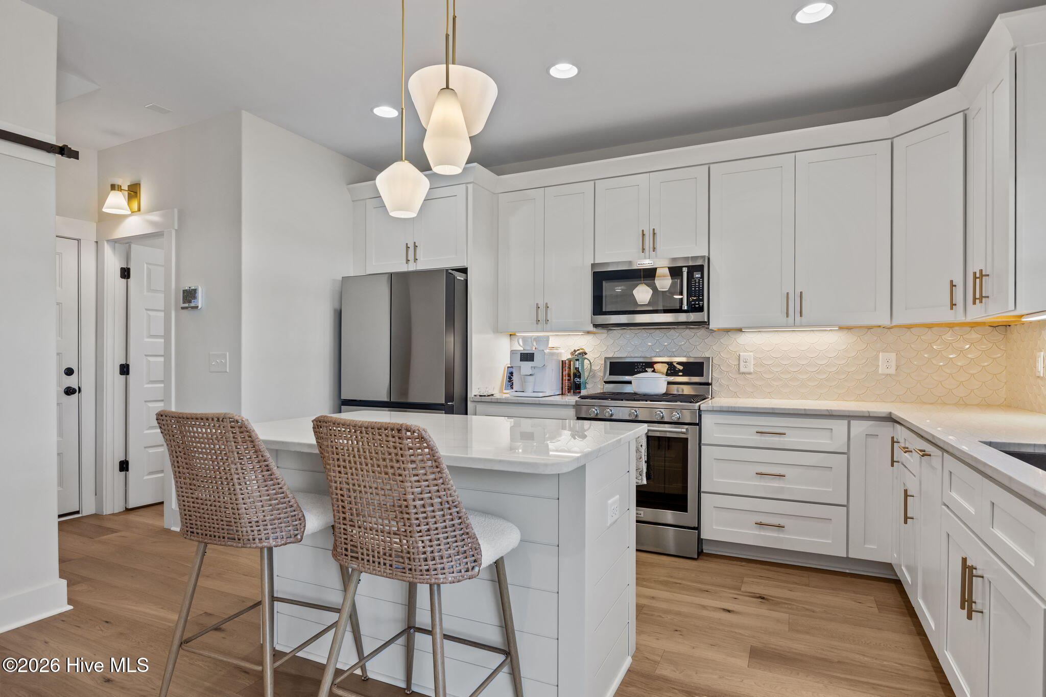 100569687 | Photo 12