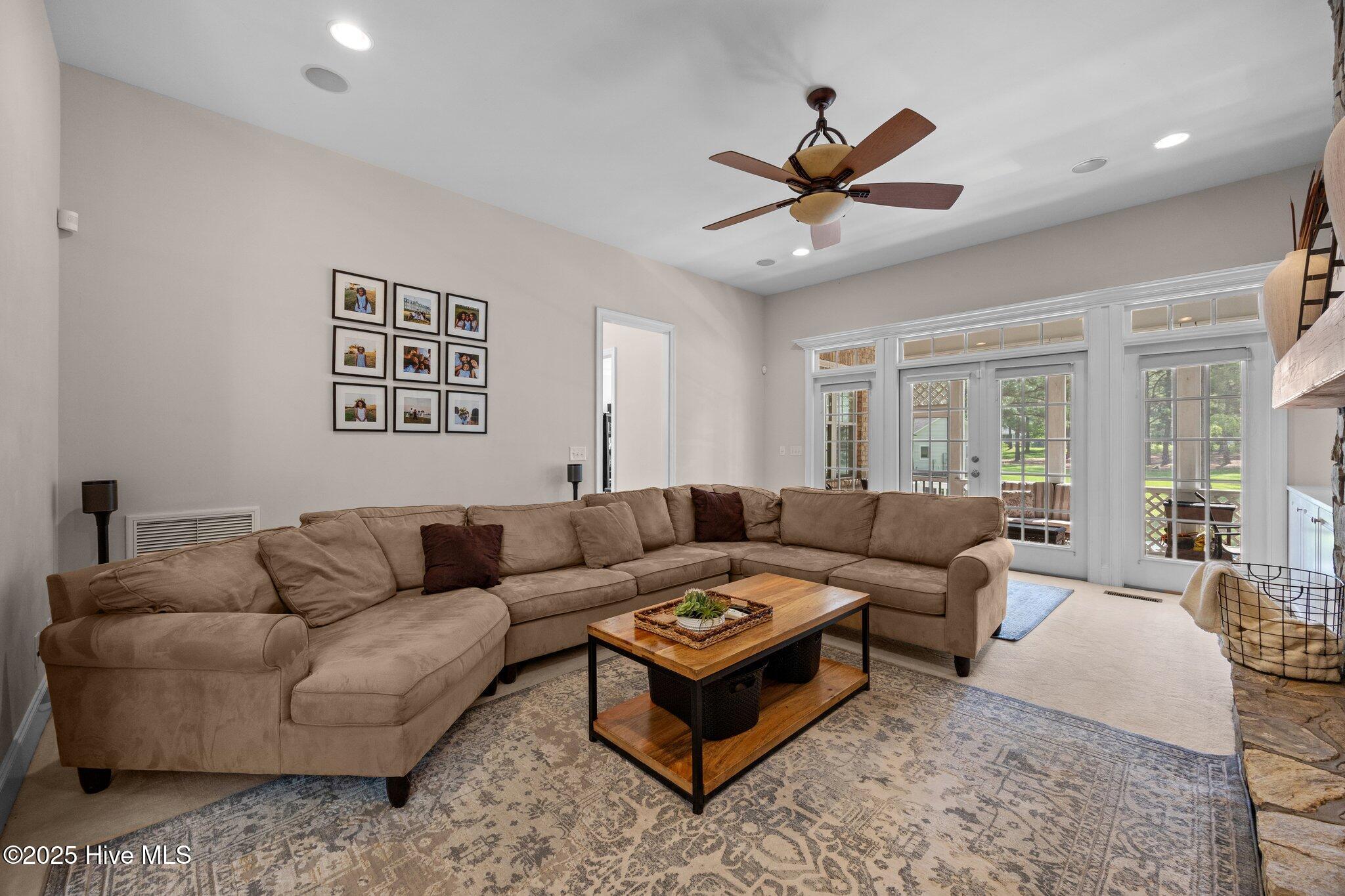 100516018 | Photo 15