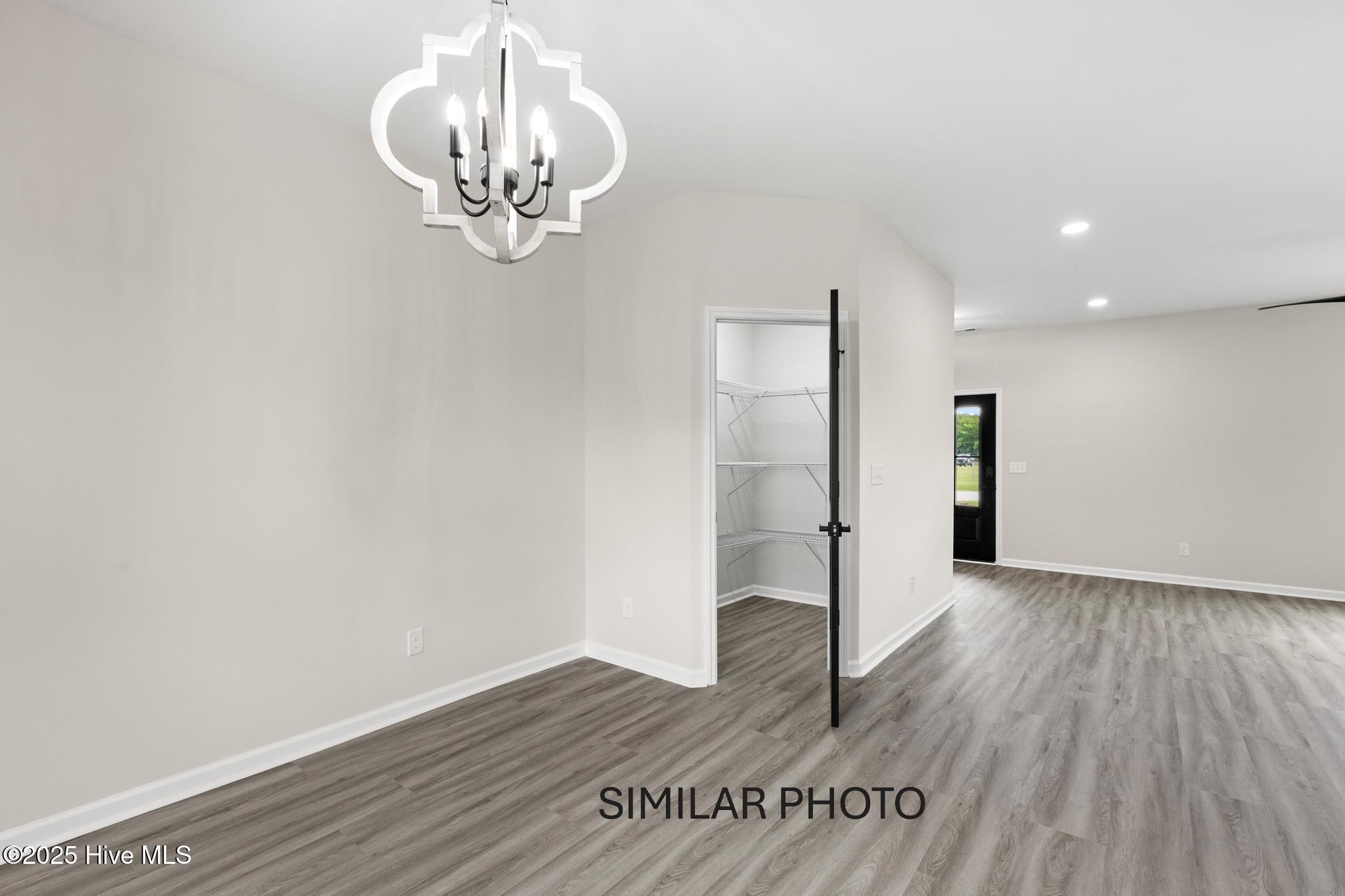 100515081 | Photo 14