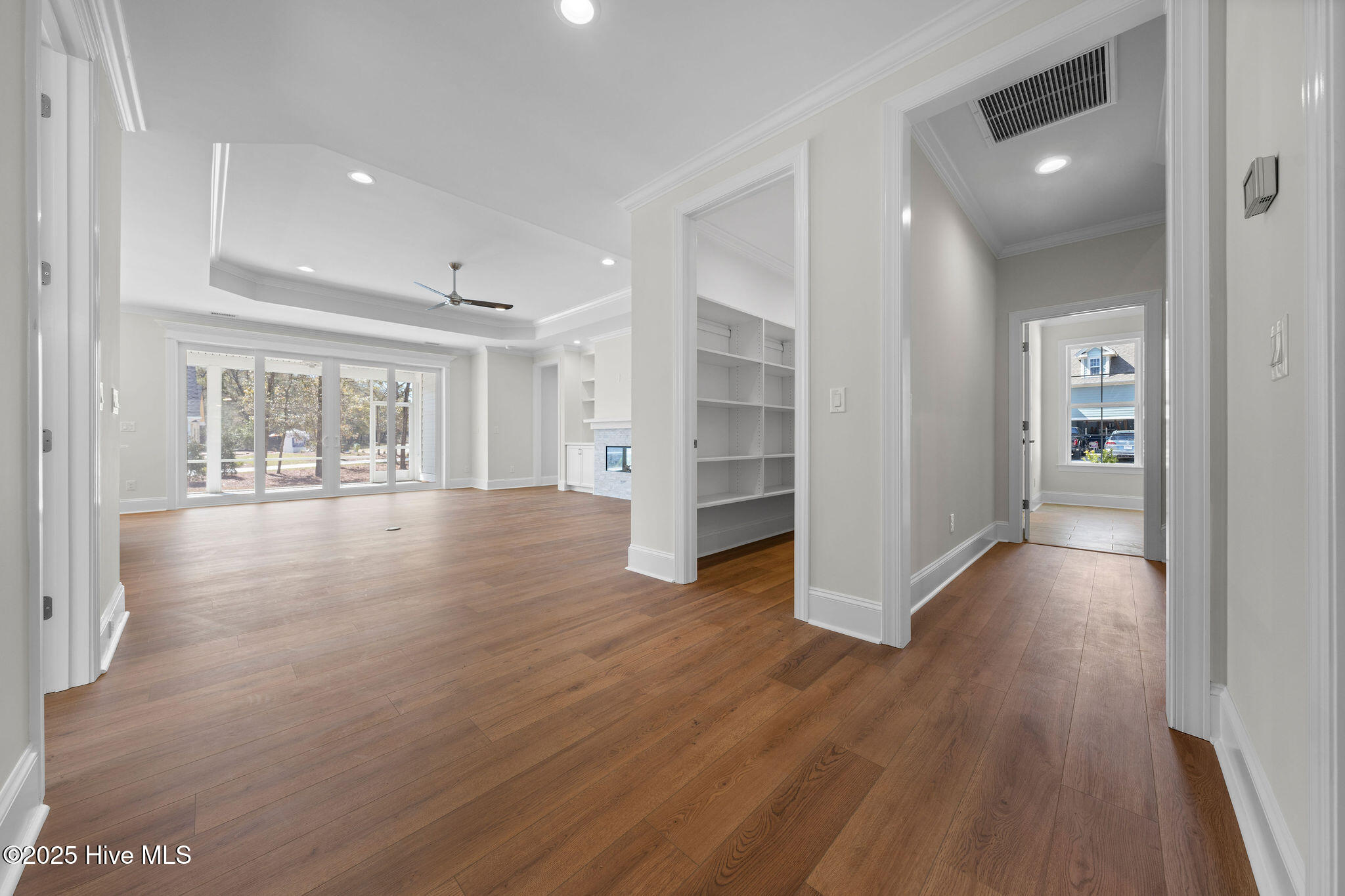 100488997 | Photo 13