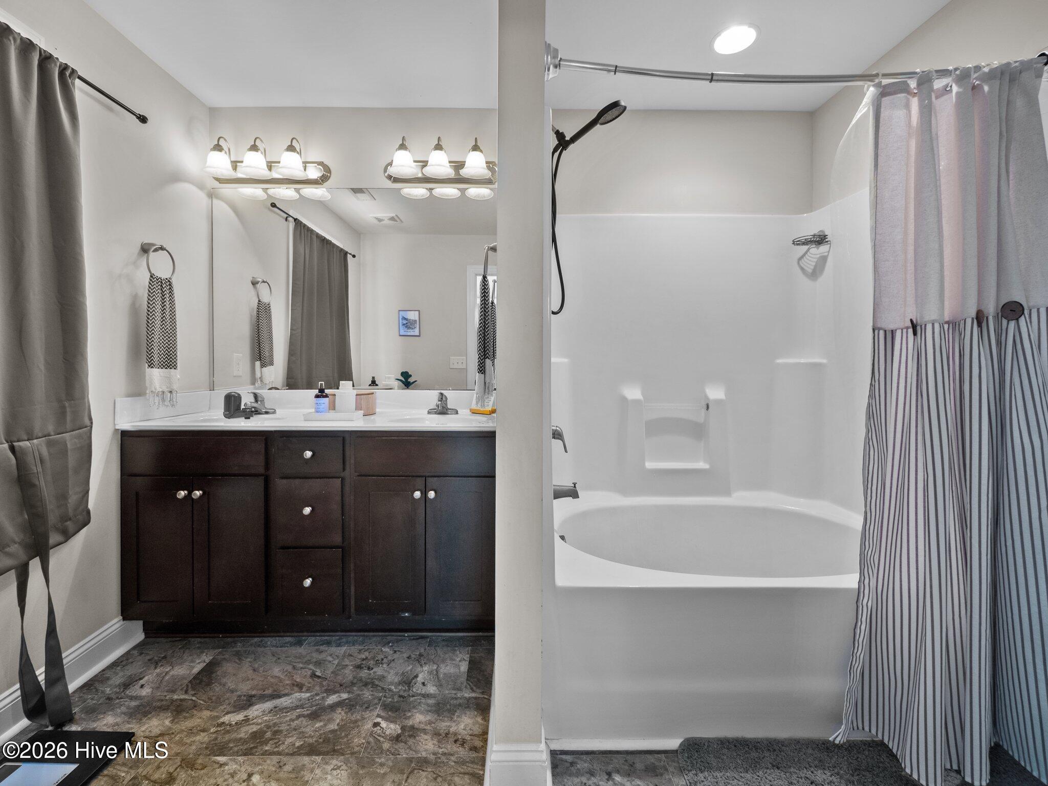 100566345 | Photo 15