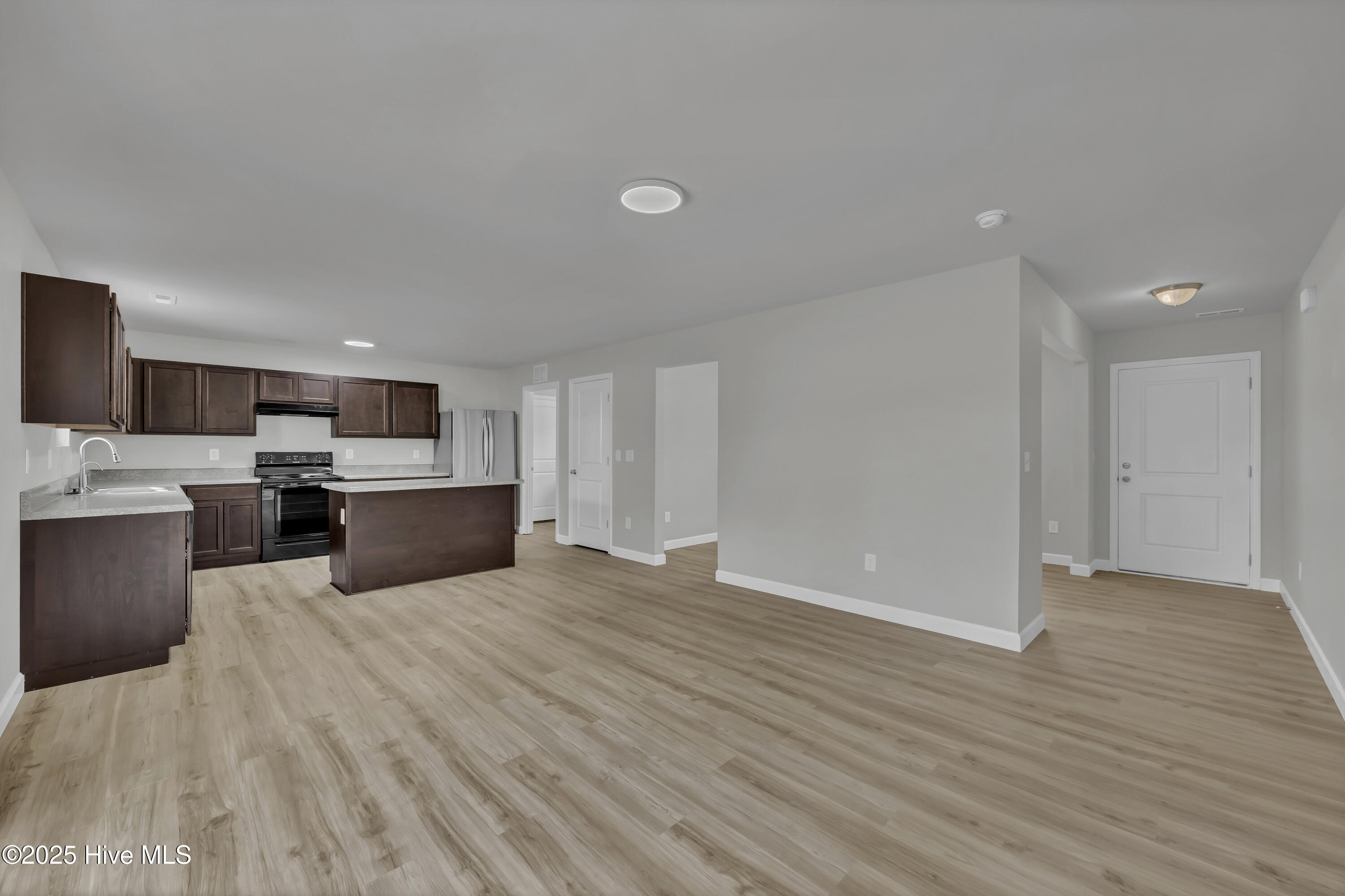 100518131 | Photo 18