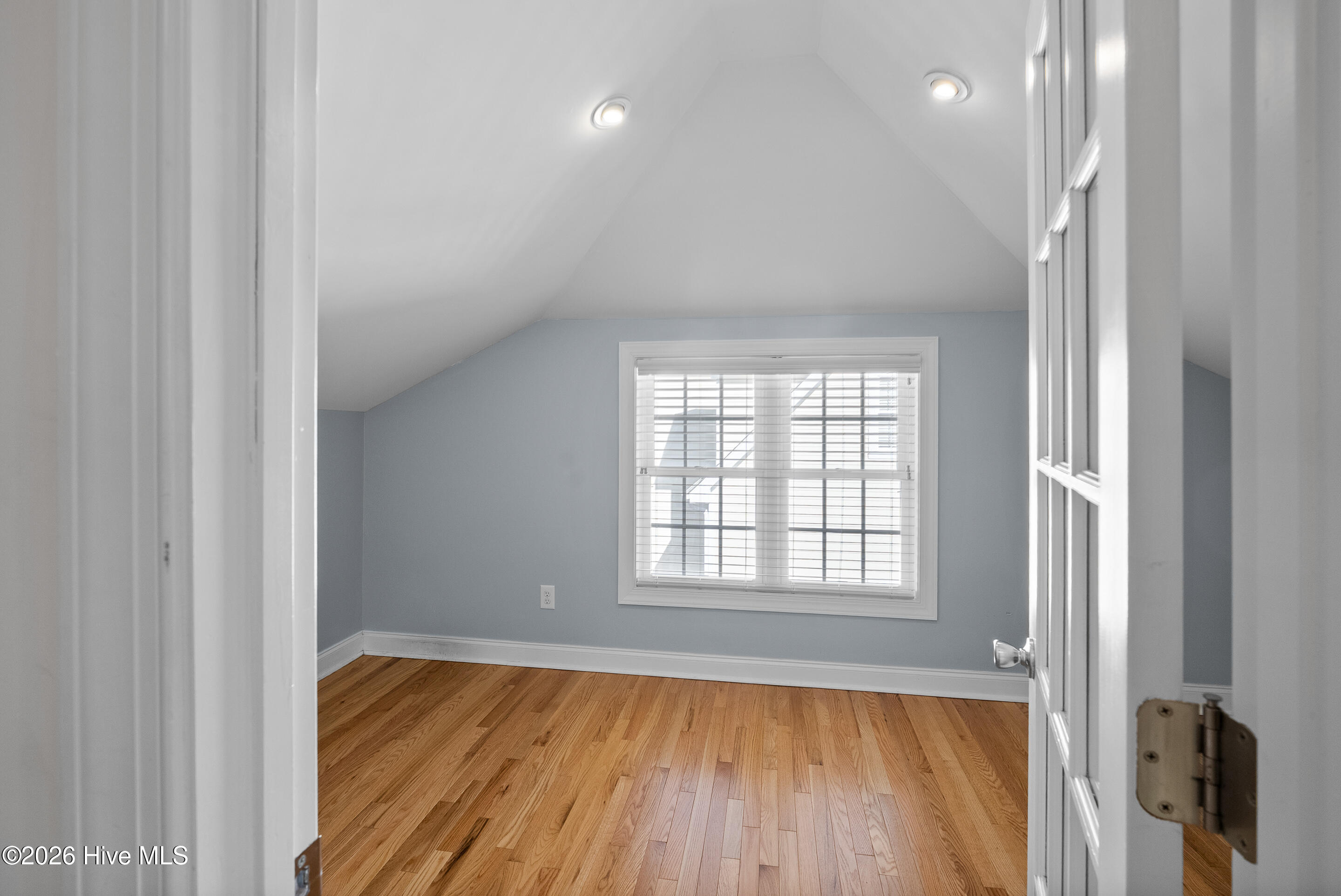 100520830 | Photo 37