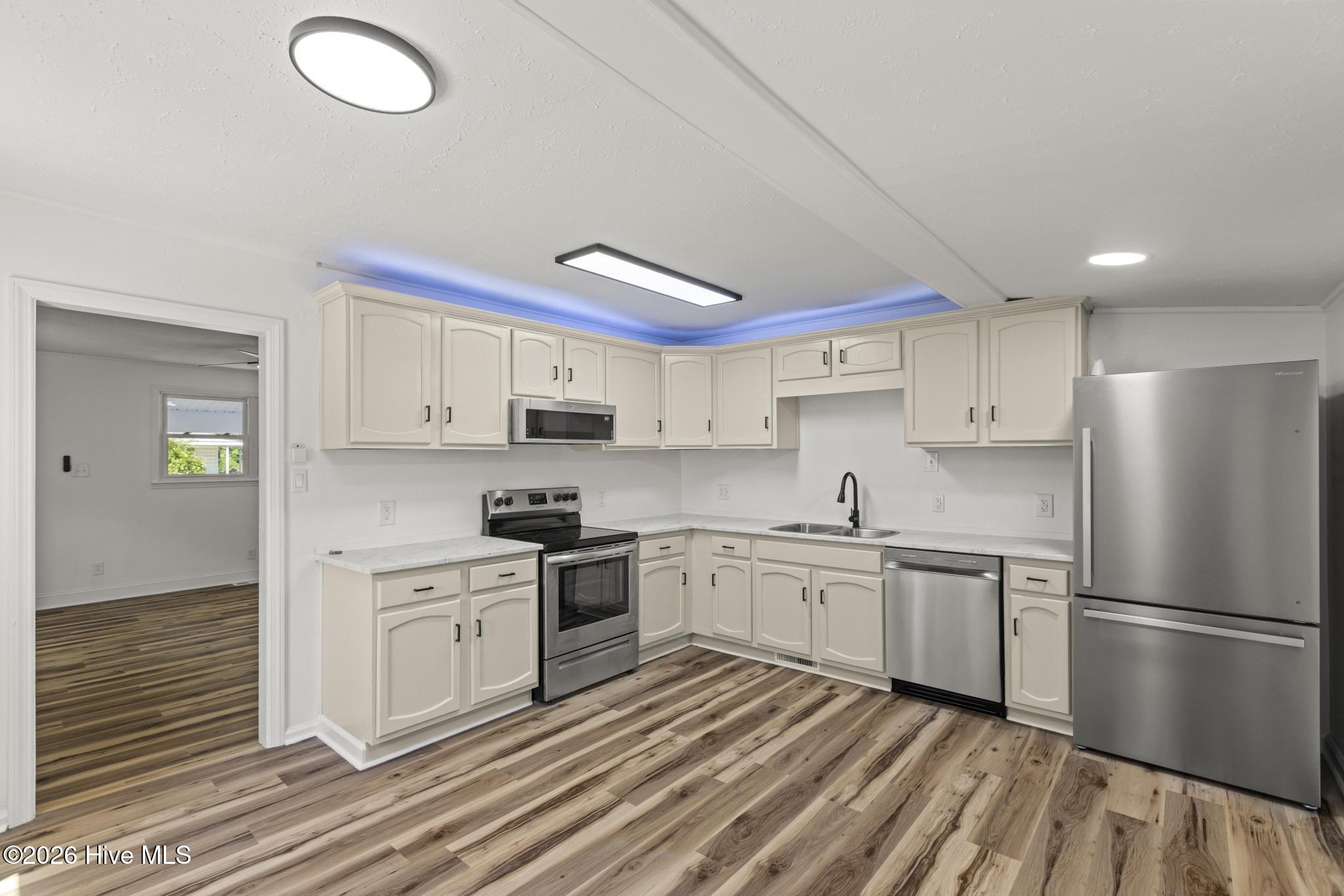 100569487 | Photo 12