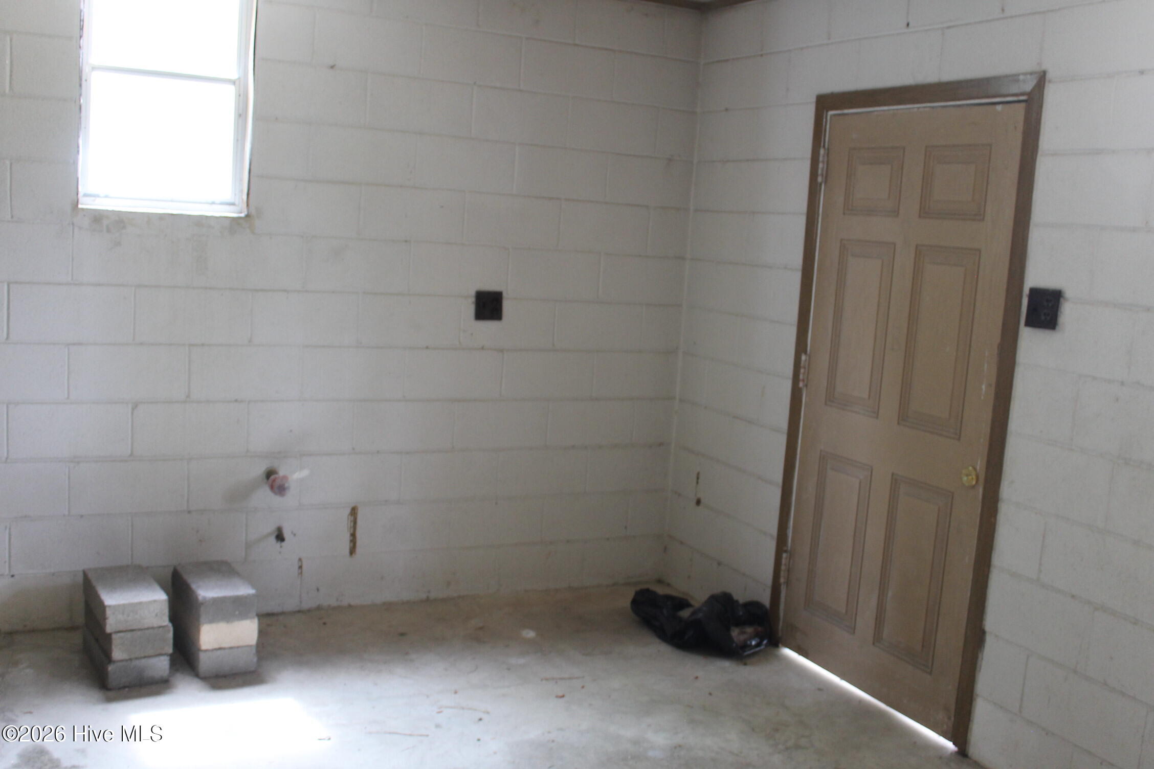 100565627 | Photo 19