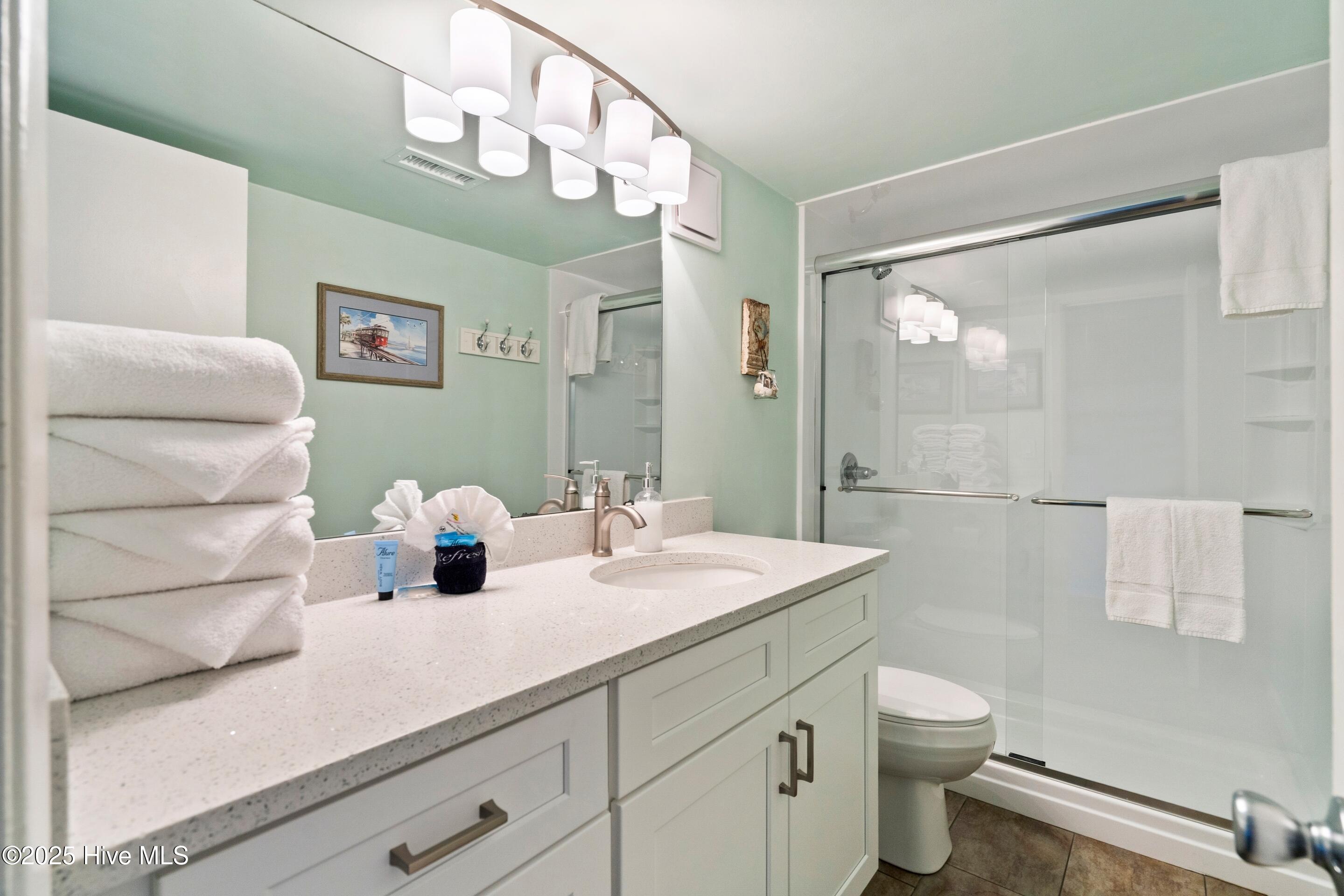 100530204 | Photo 12