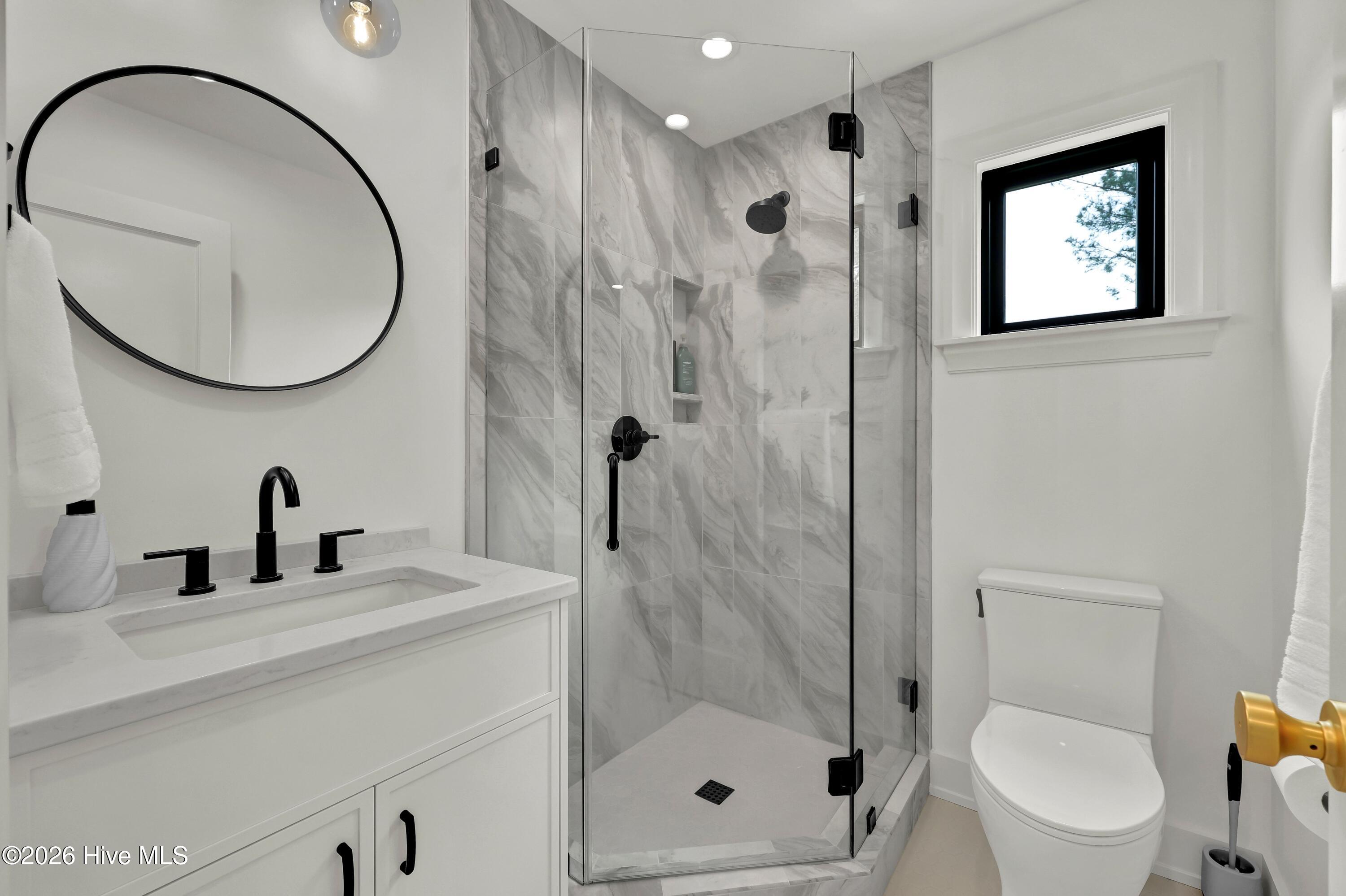 100565656 | Photo 37