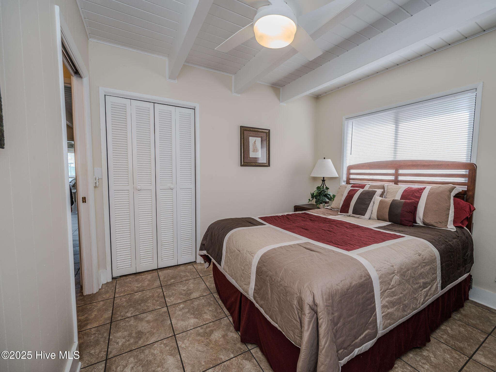 100560195 | Photo 26