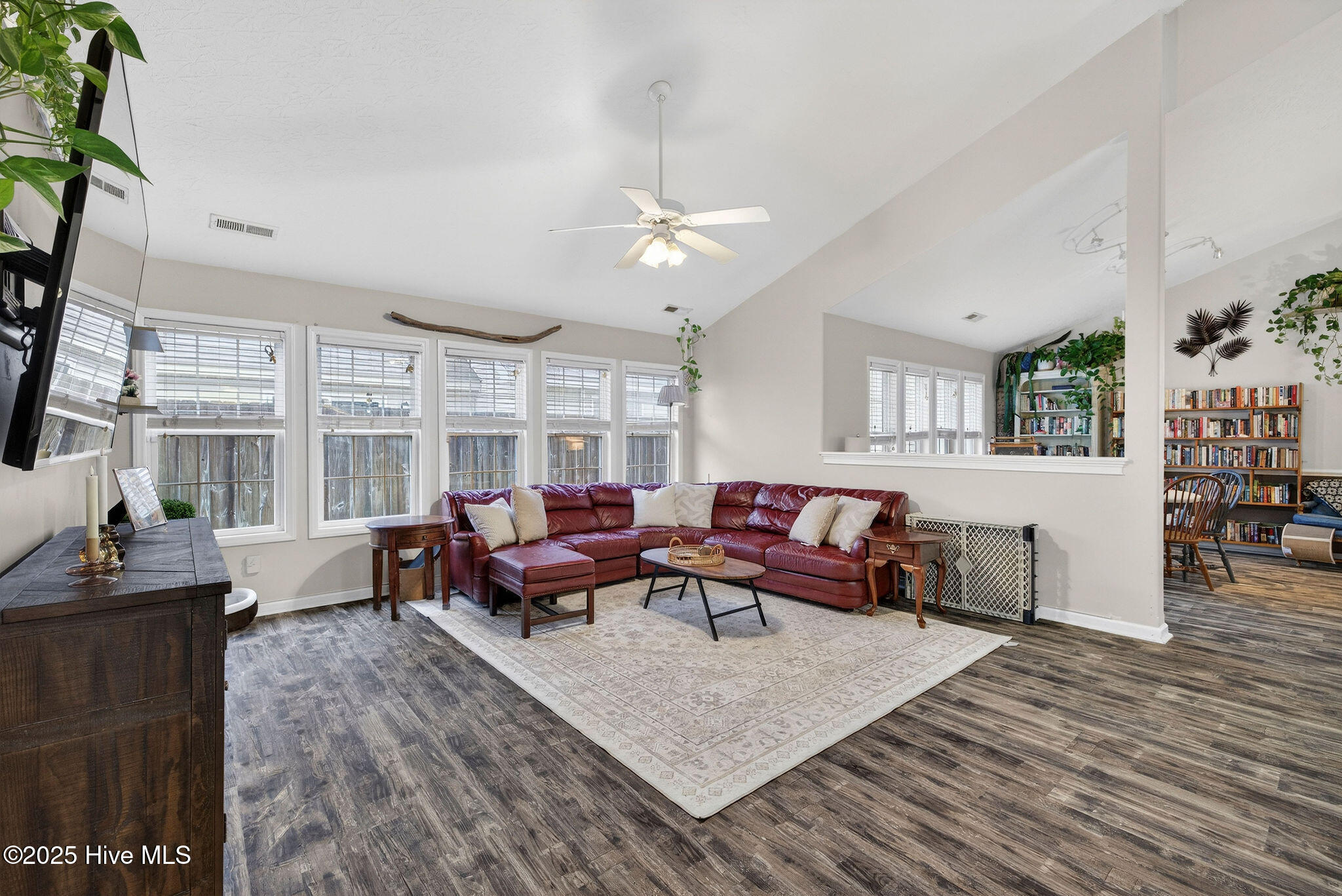 100543269 | Photo 12