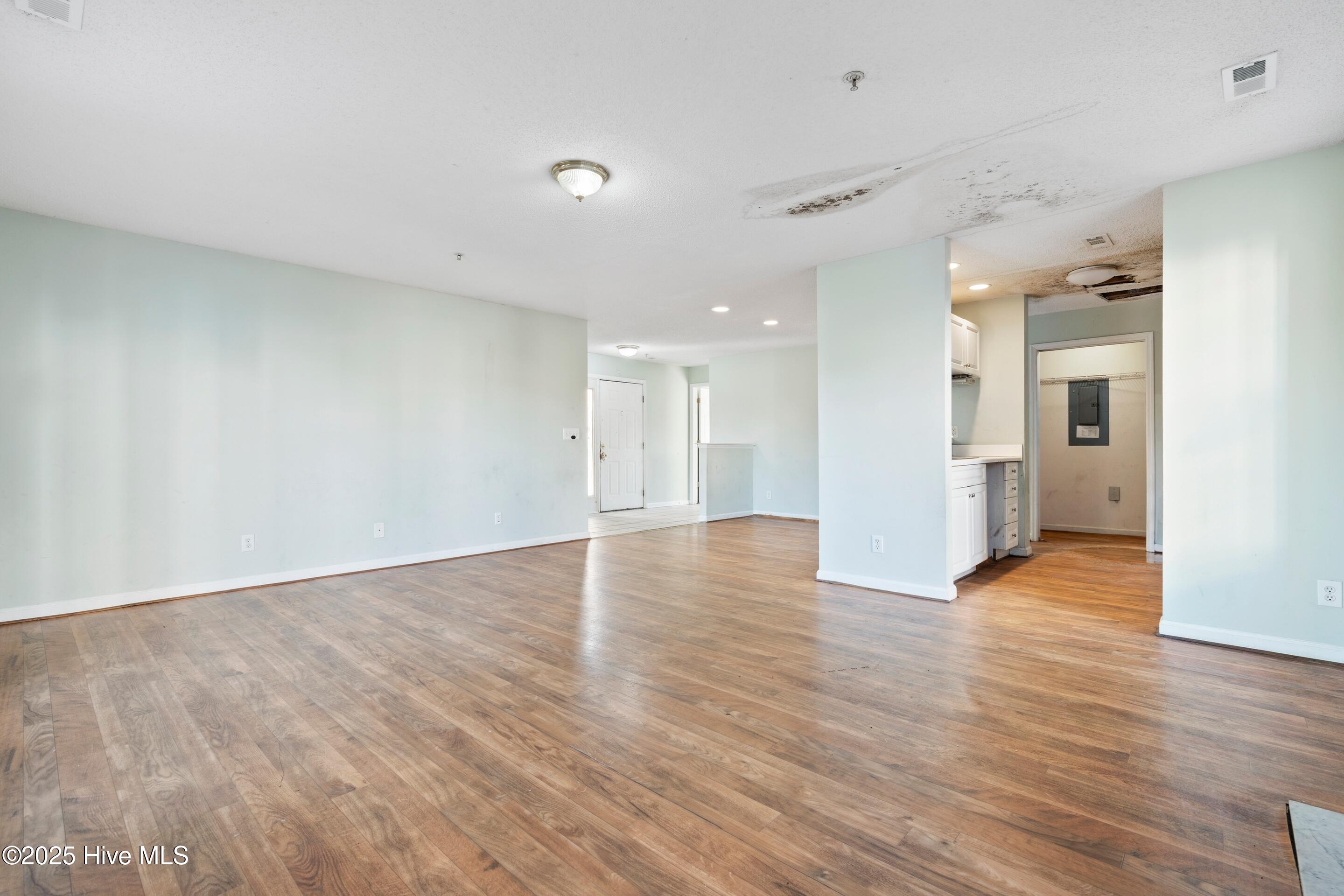 100545961 | Photo 10