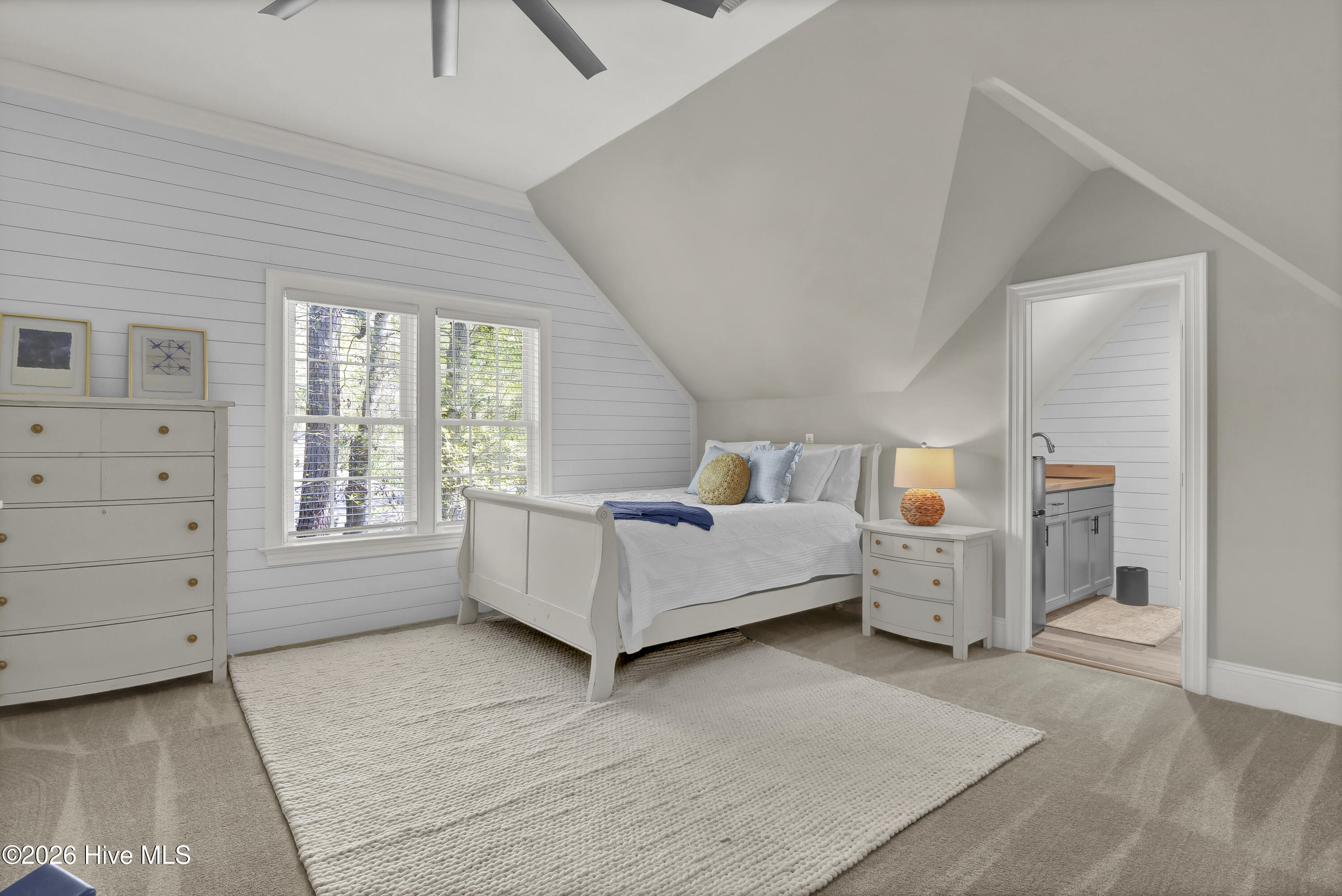 100563918 | Photo 38