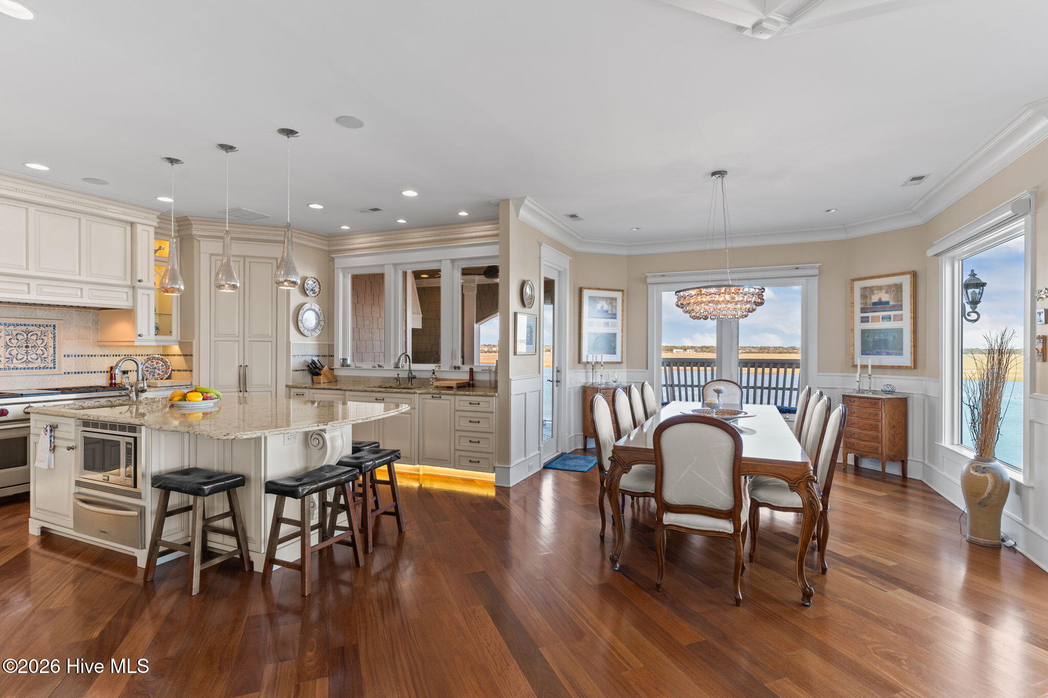 100554777 | Photo 21