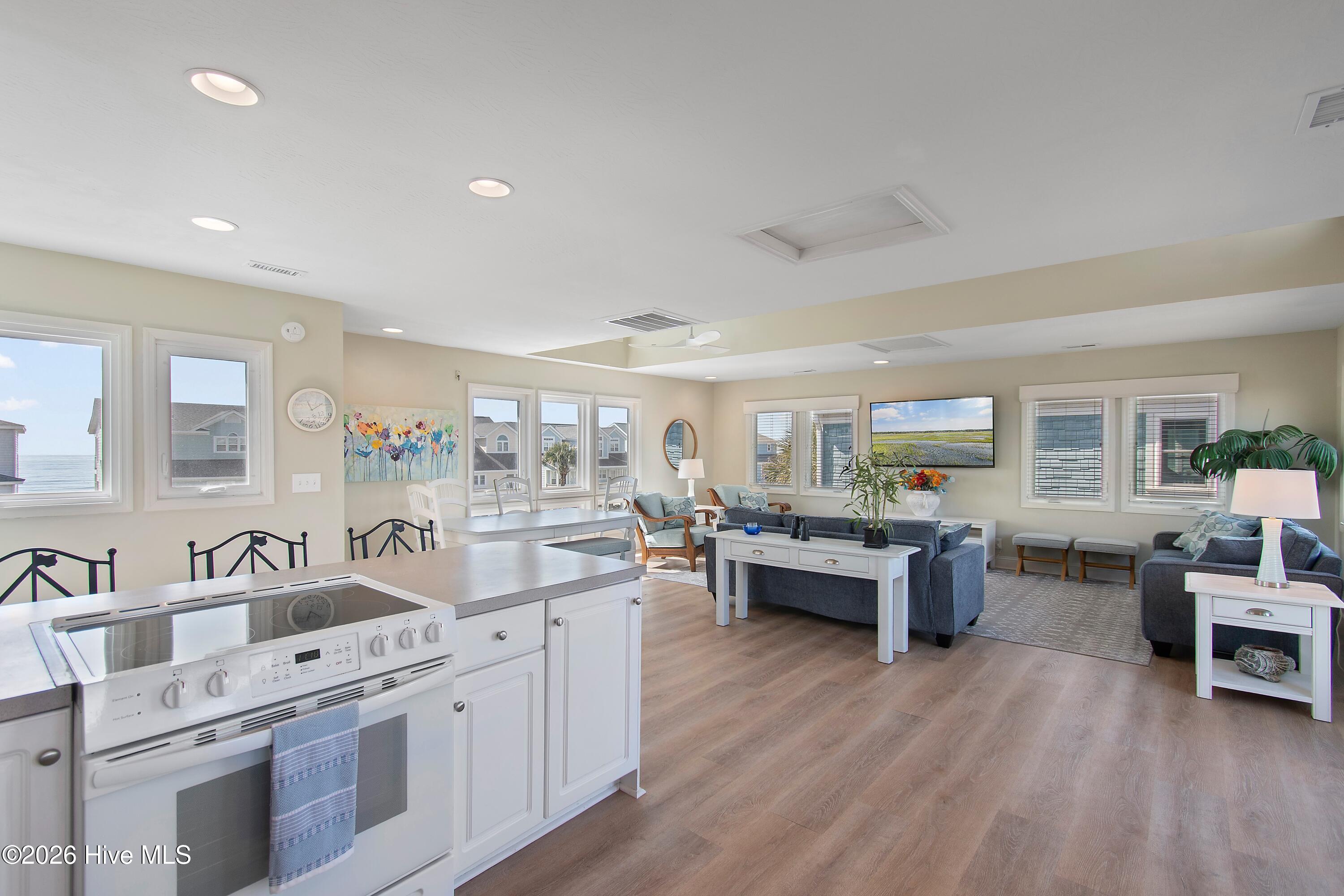 100558900 | Photo 28