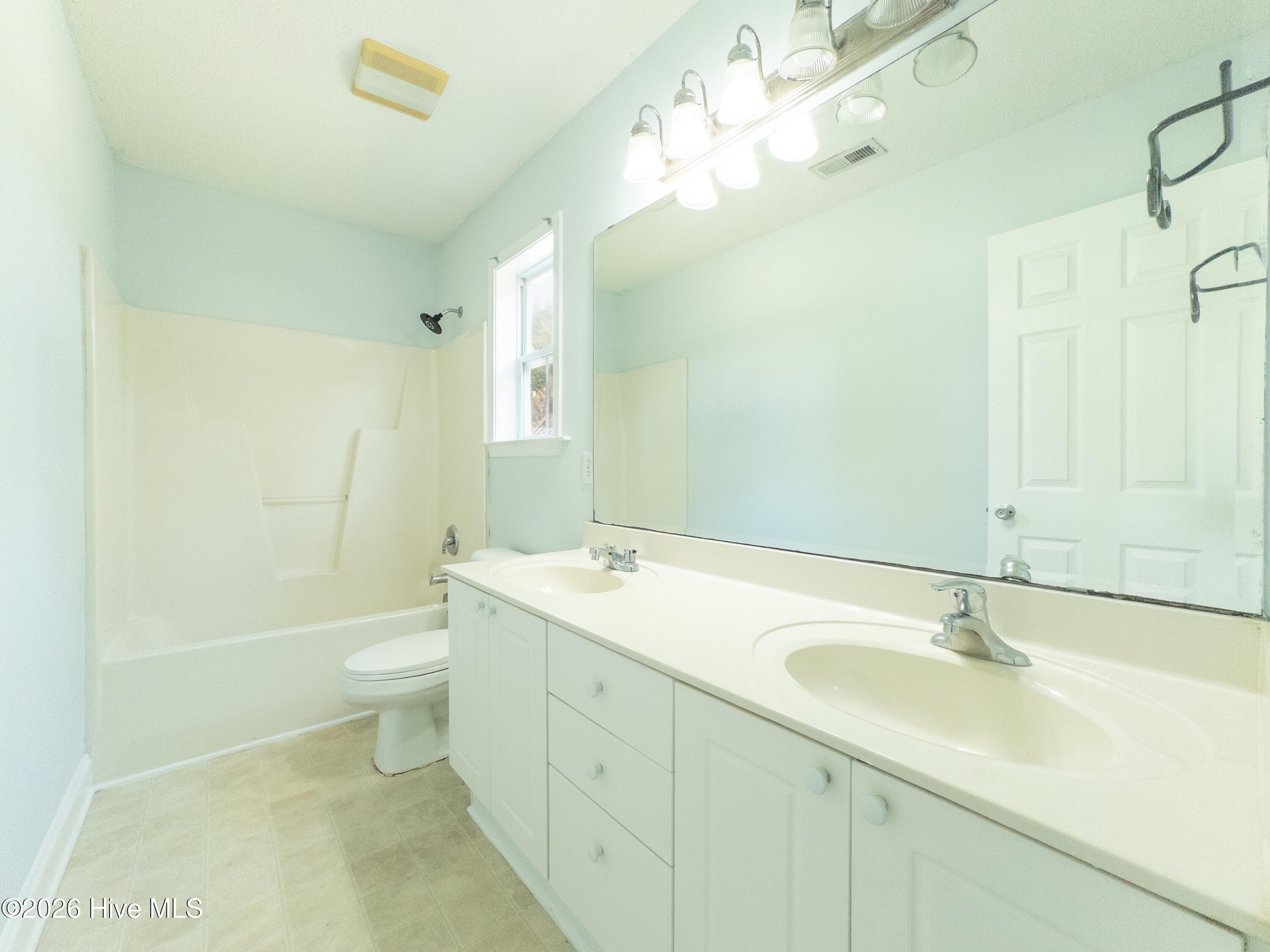 100558413 | Photo 29