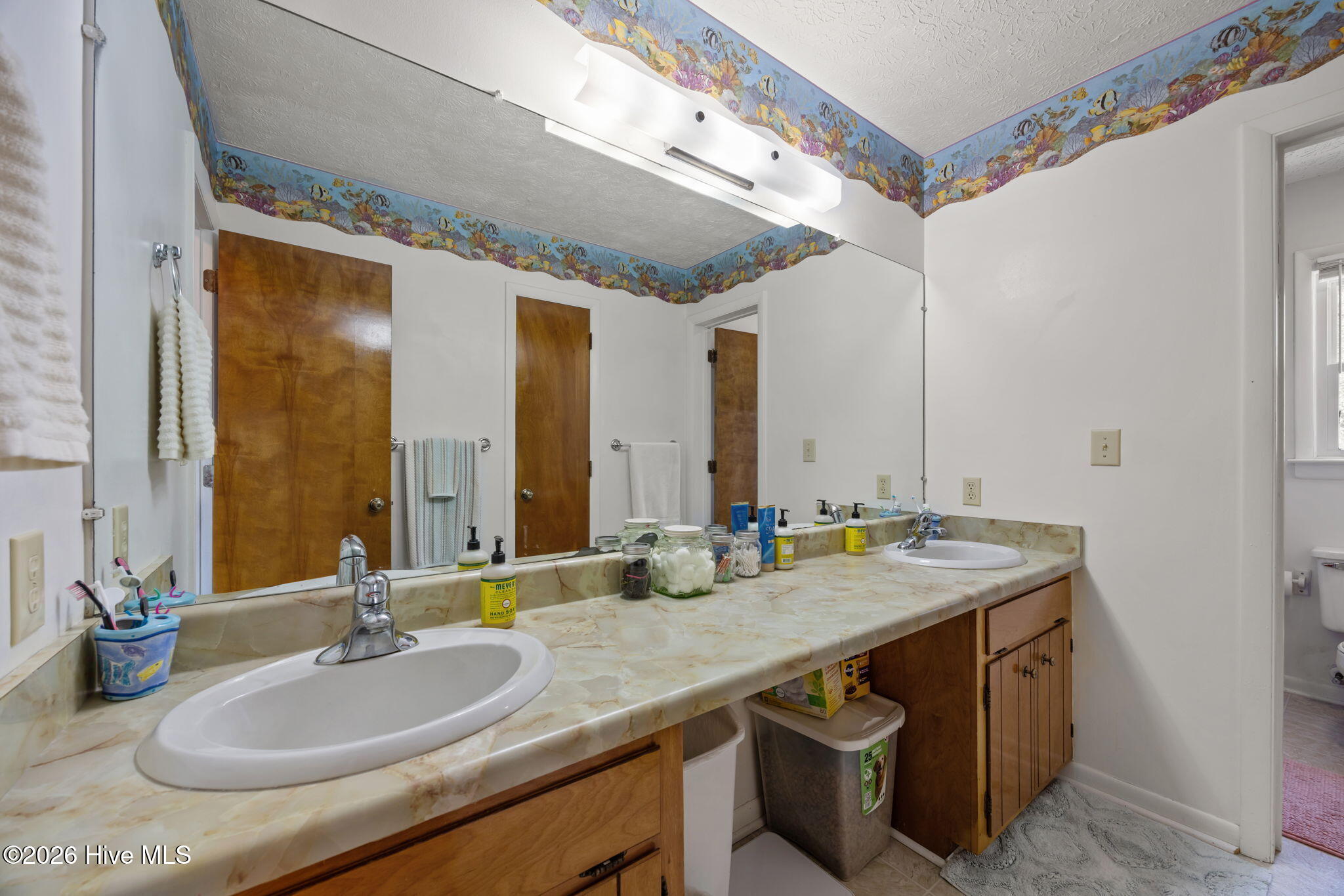 100561792 | Photo 12