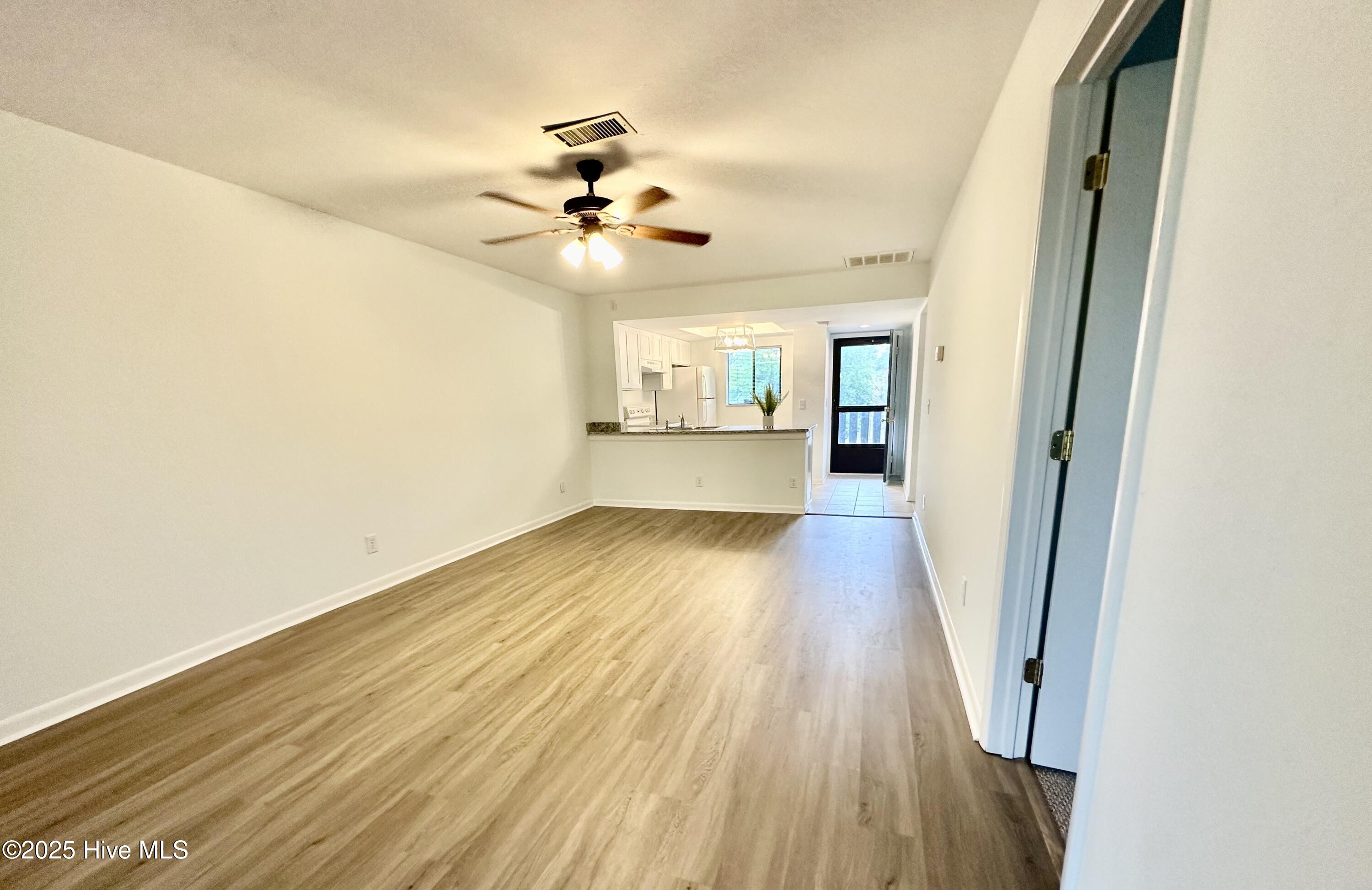 100543469 | Photo 12