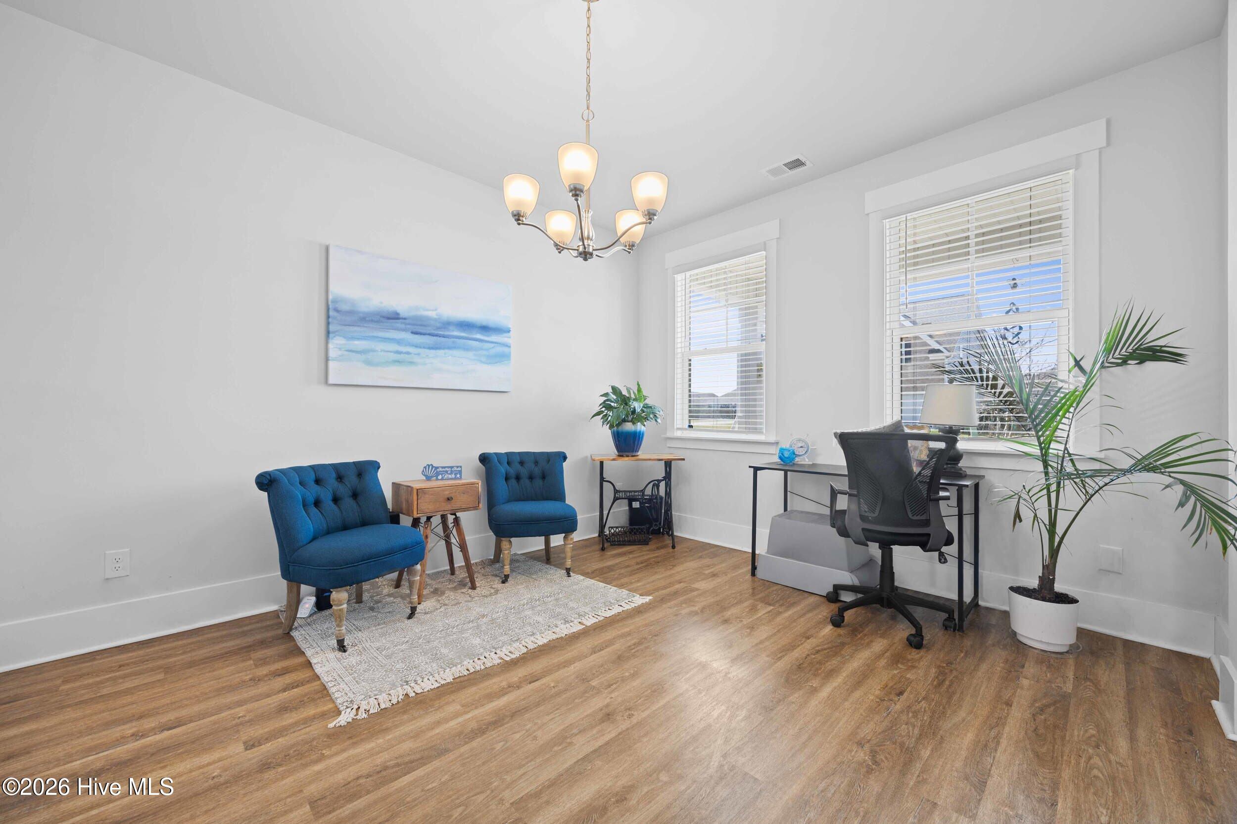 100561686 | Photo 10