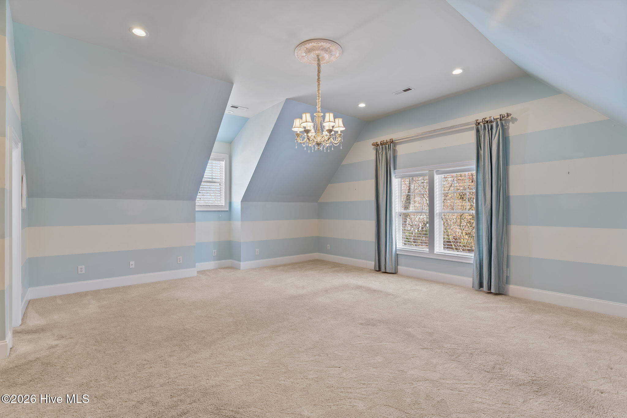 100561575 | Photo 49