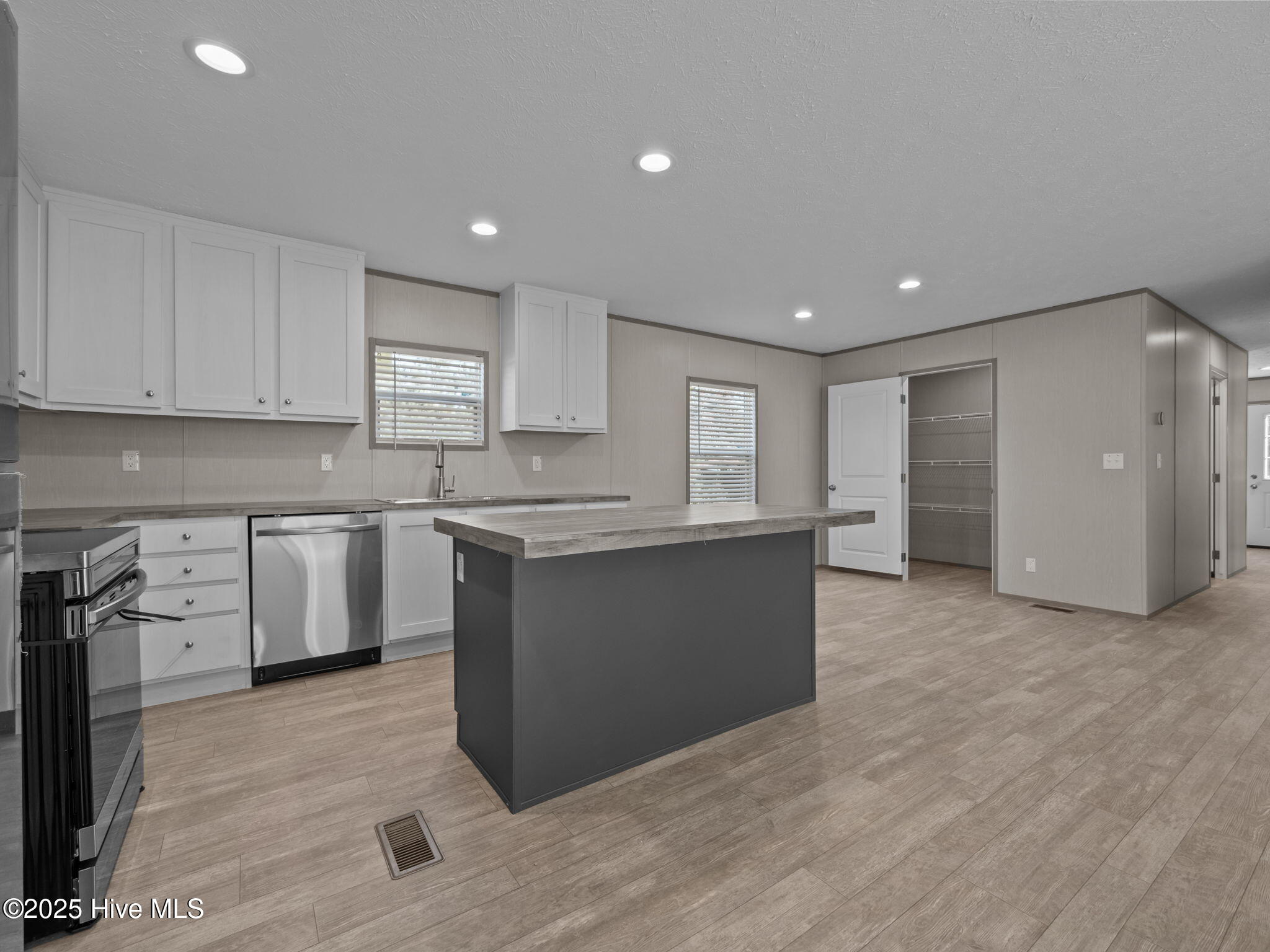 100541936 | Photo 34