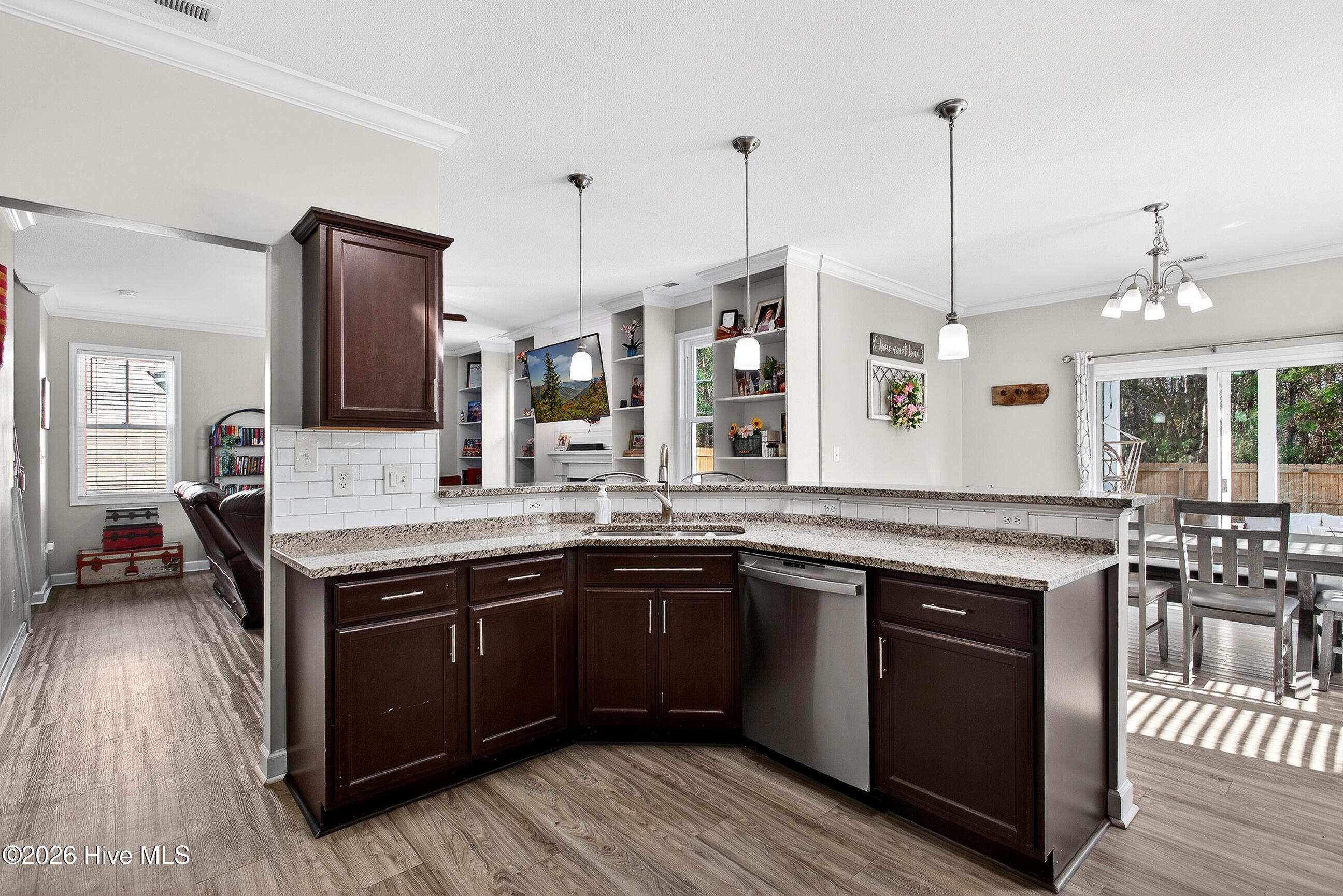 100562931 | Photo 12