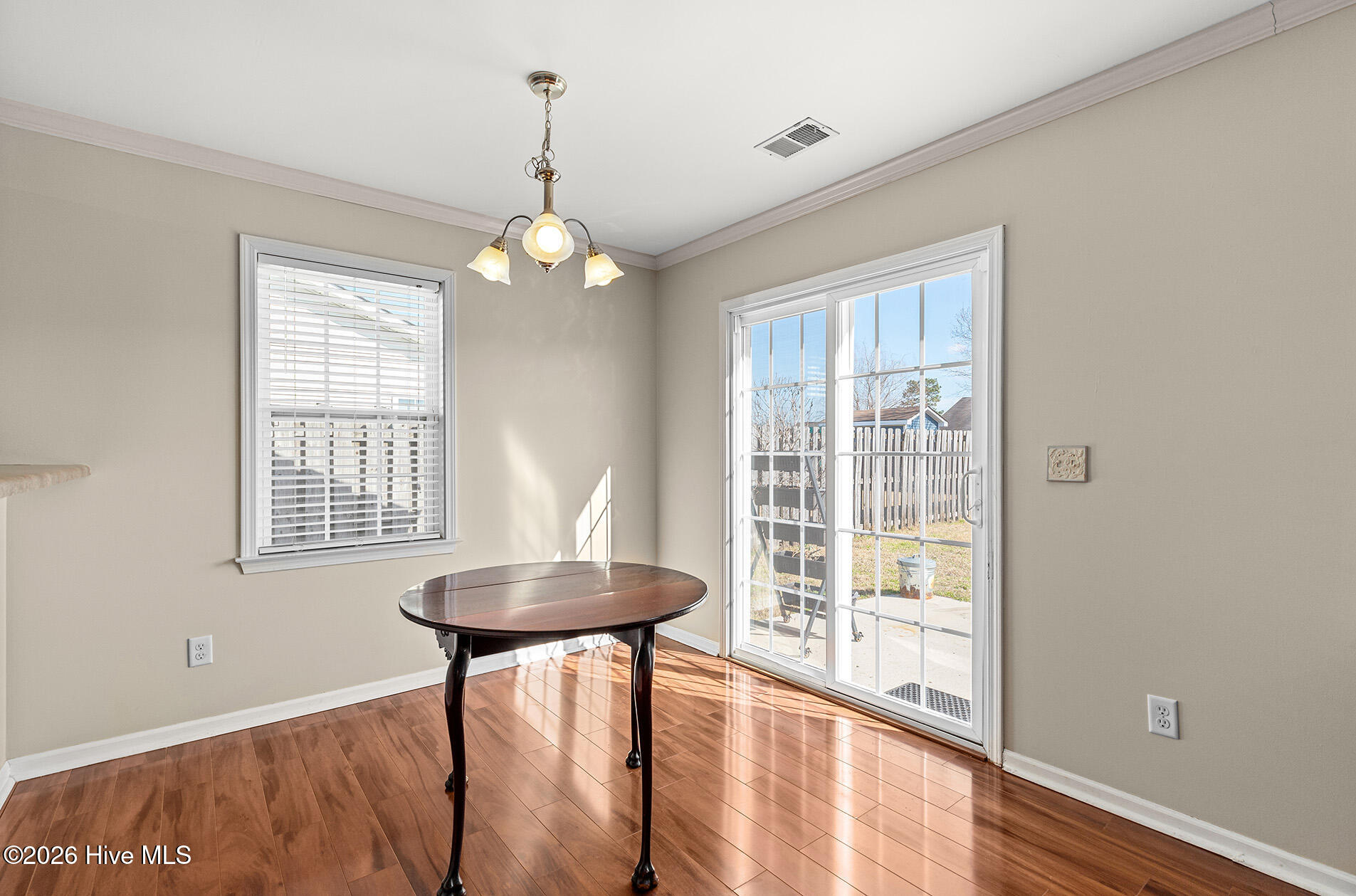 100551250 | Photo 14