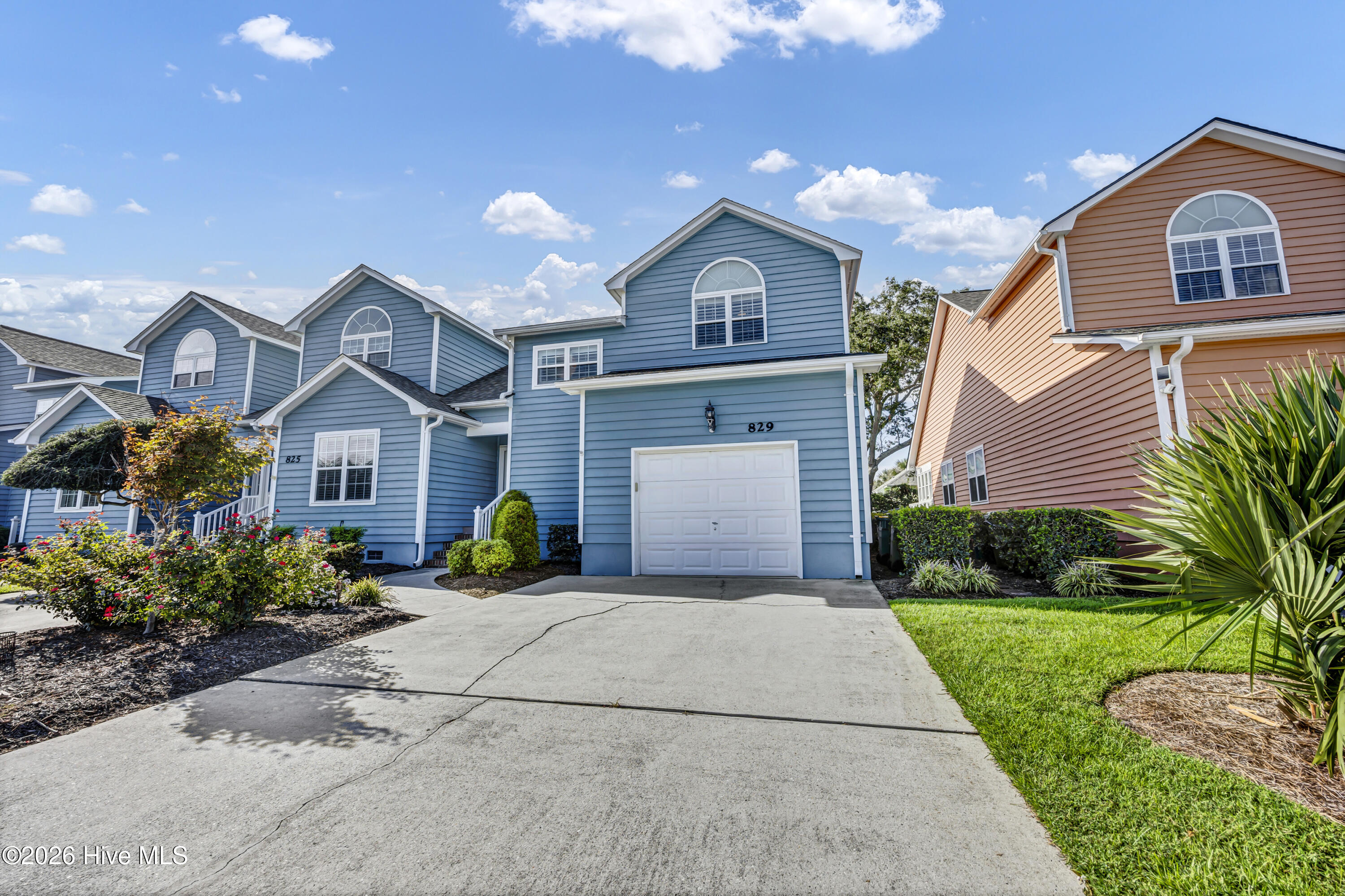 829 Sloop Pointe Lane — listing photograph 2