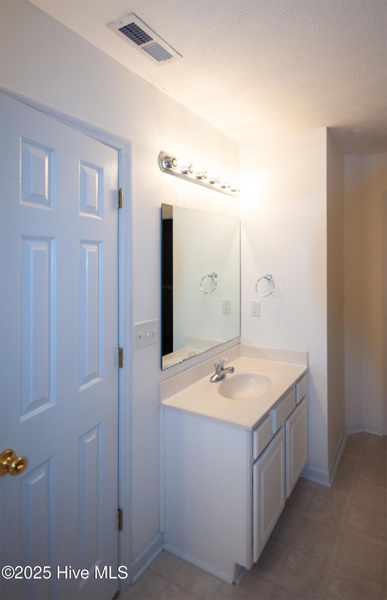 100532308 | Photo 10