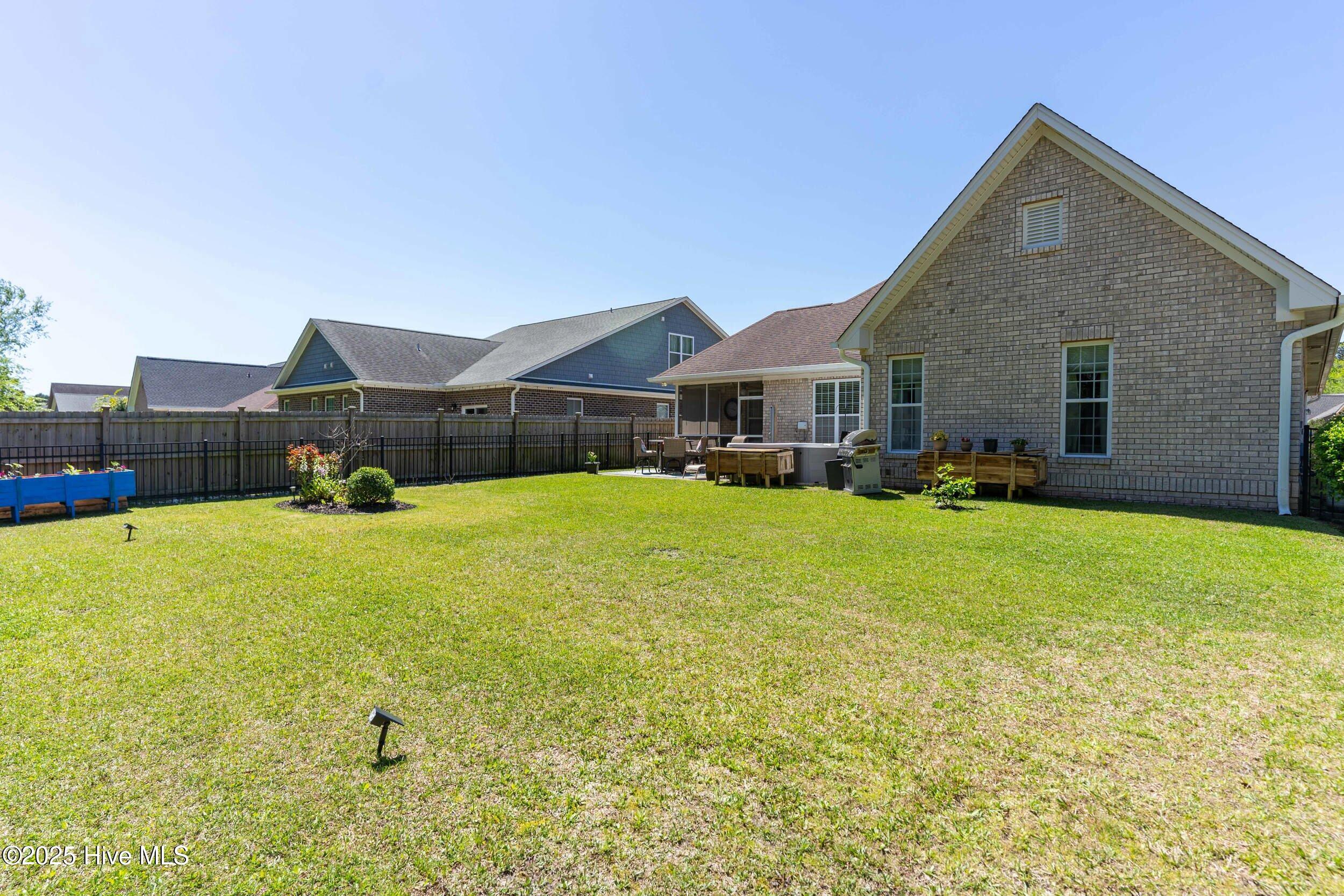 100506043 | Photo 43