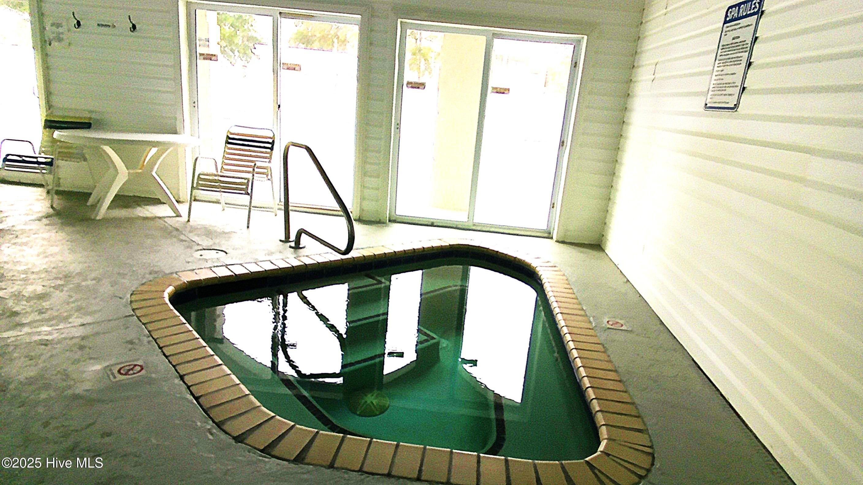 100542358 | Photo 34