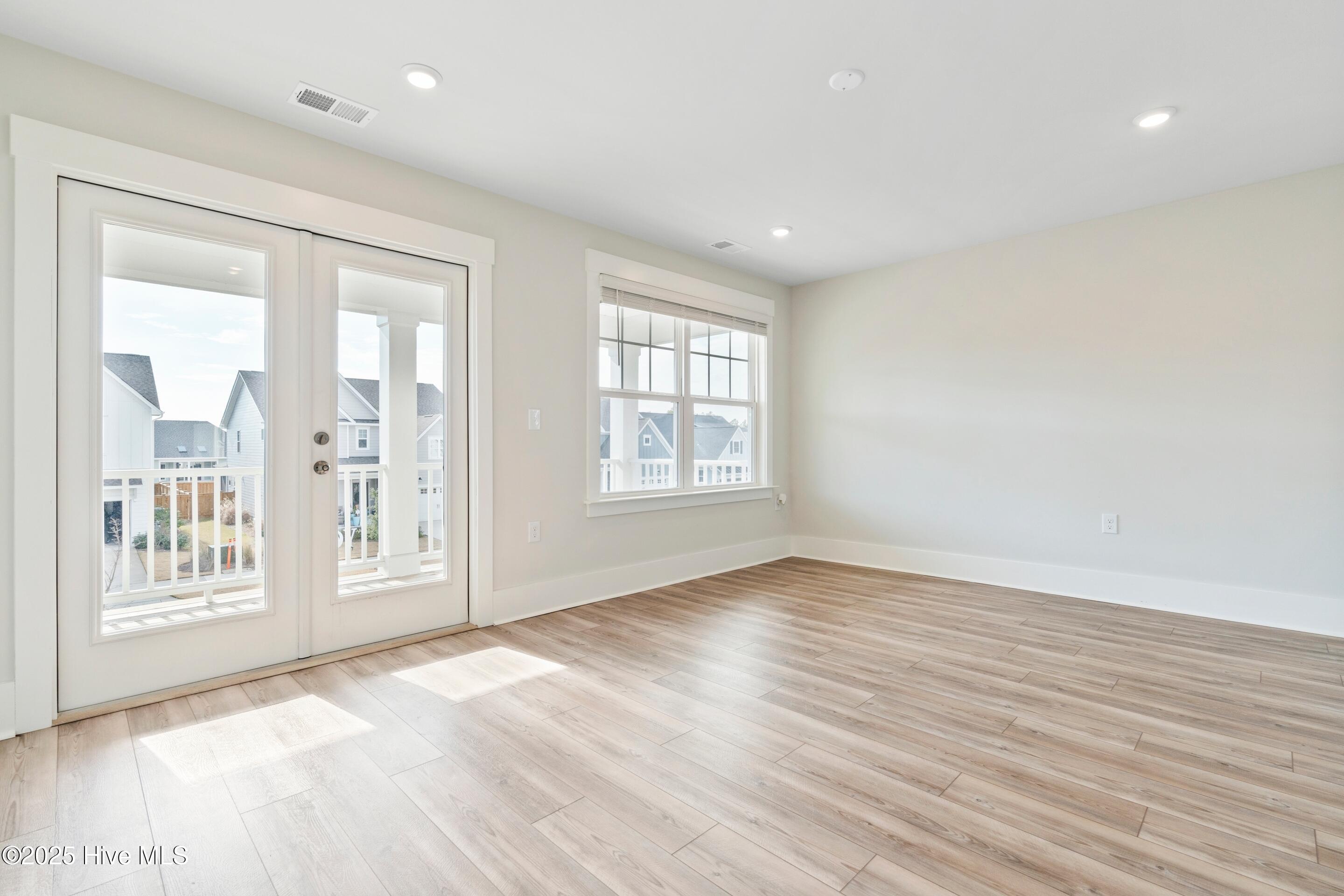 100547045 | Photo 28