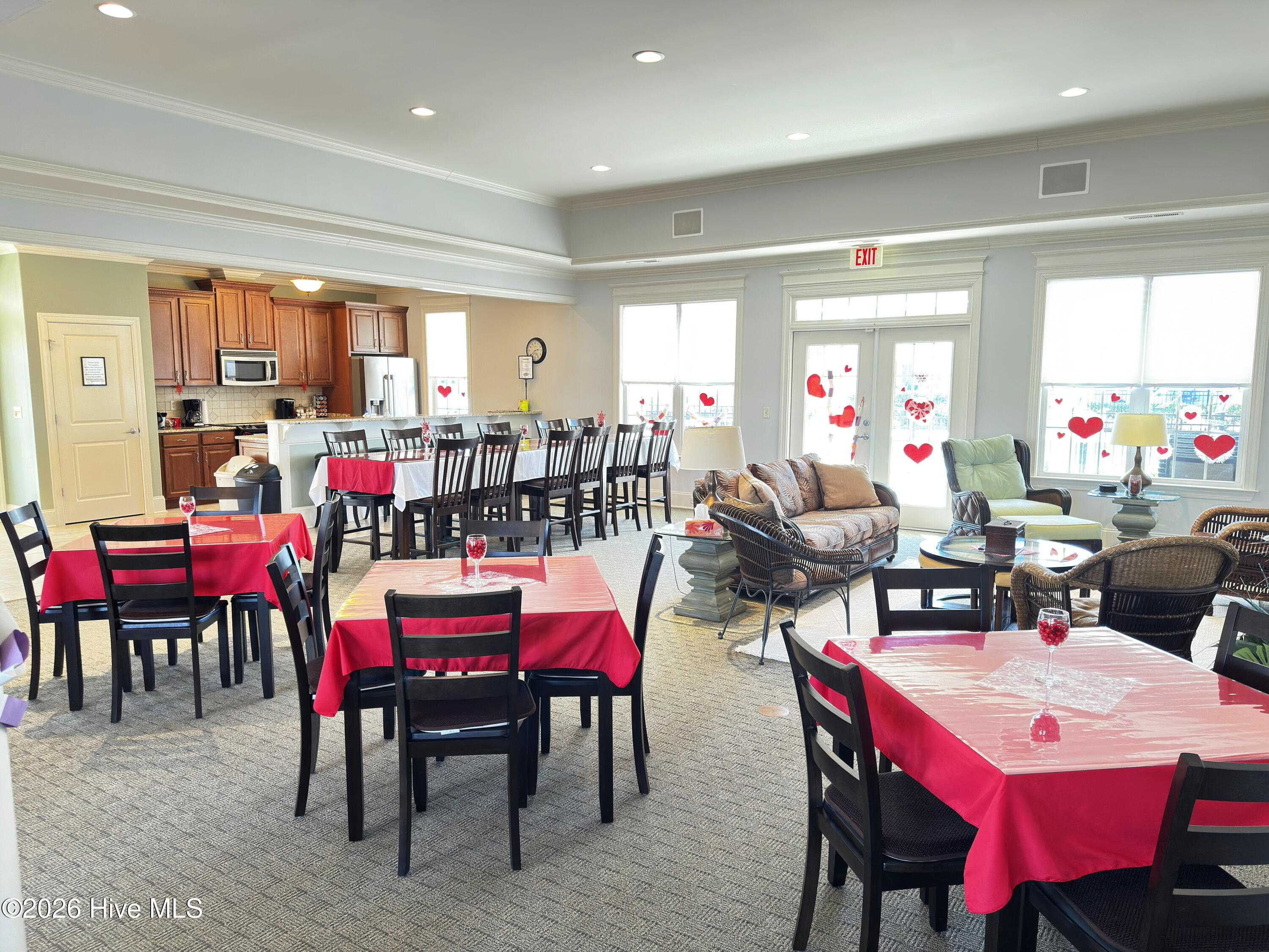 100548790 | Photo 48