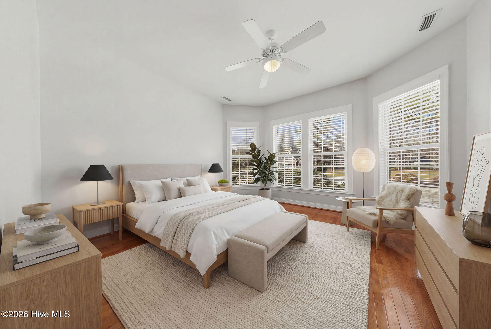 100560858 | Photo 43