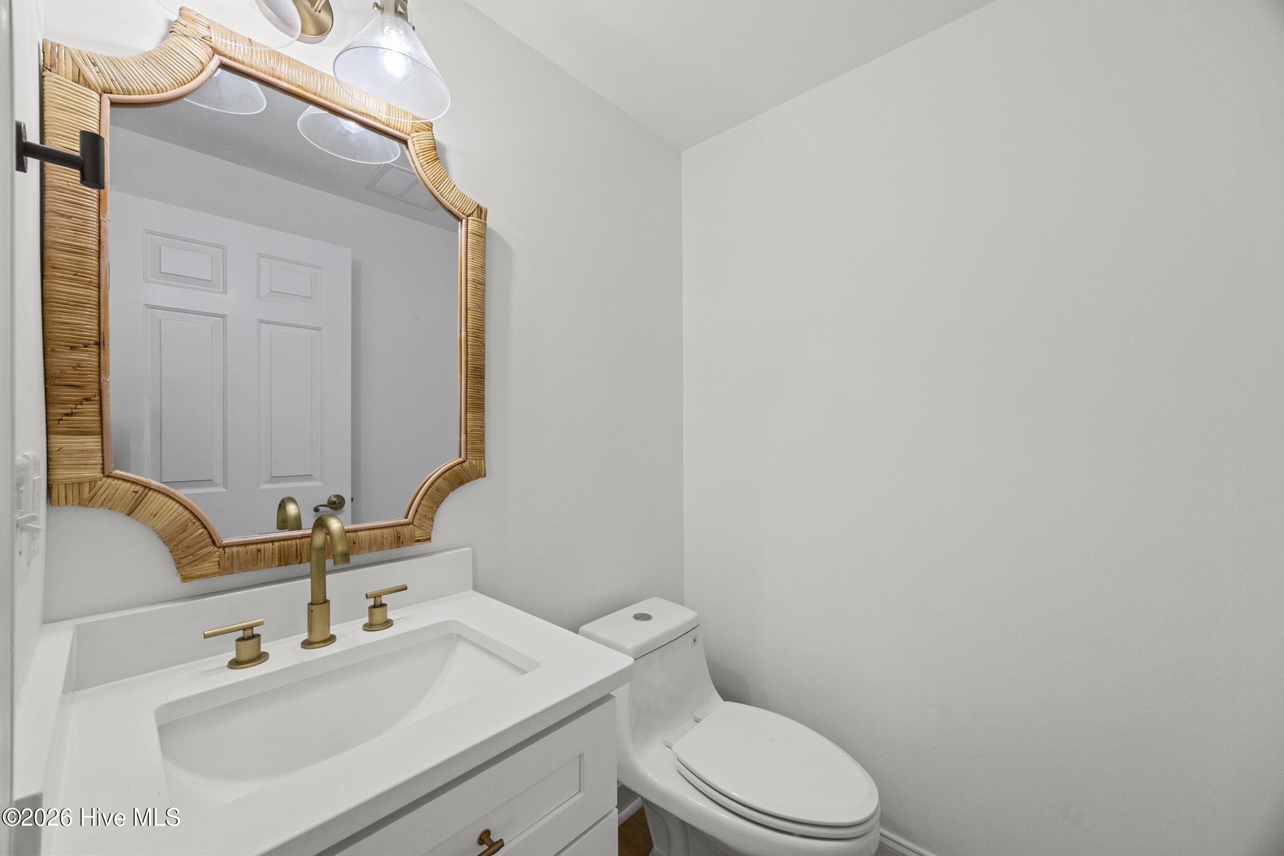 100567913 | Photo 15