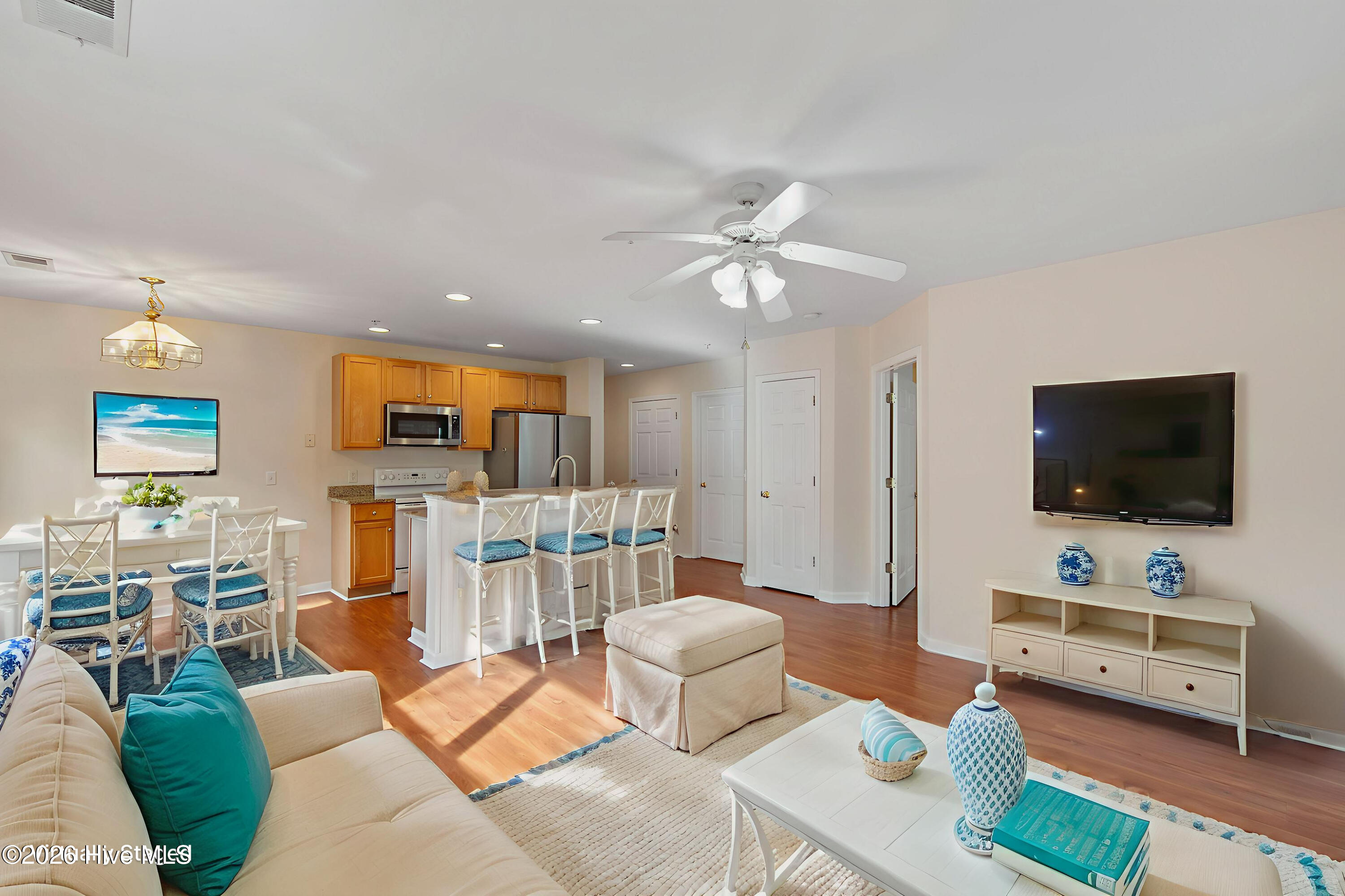 100550603 | Photo 22