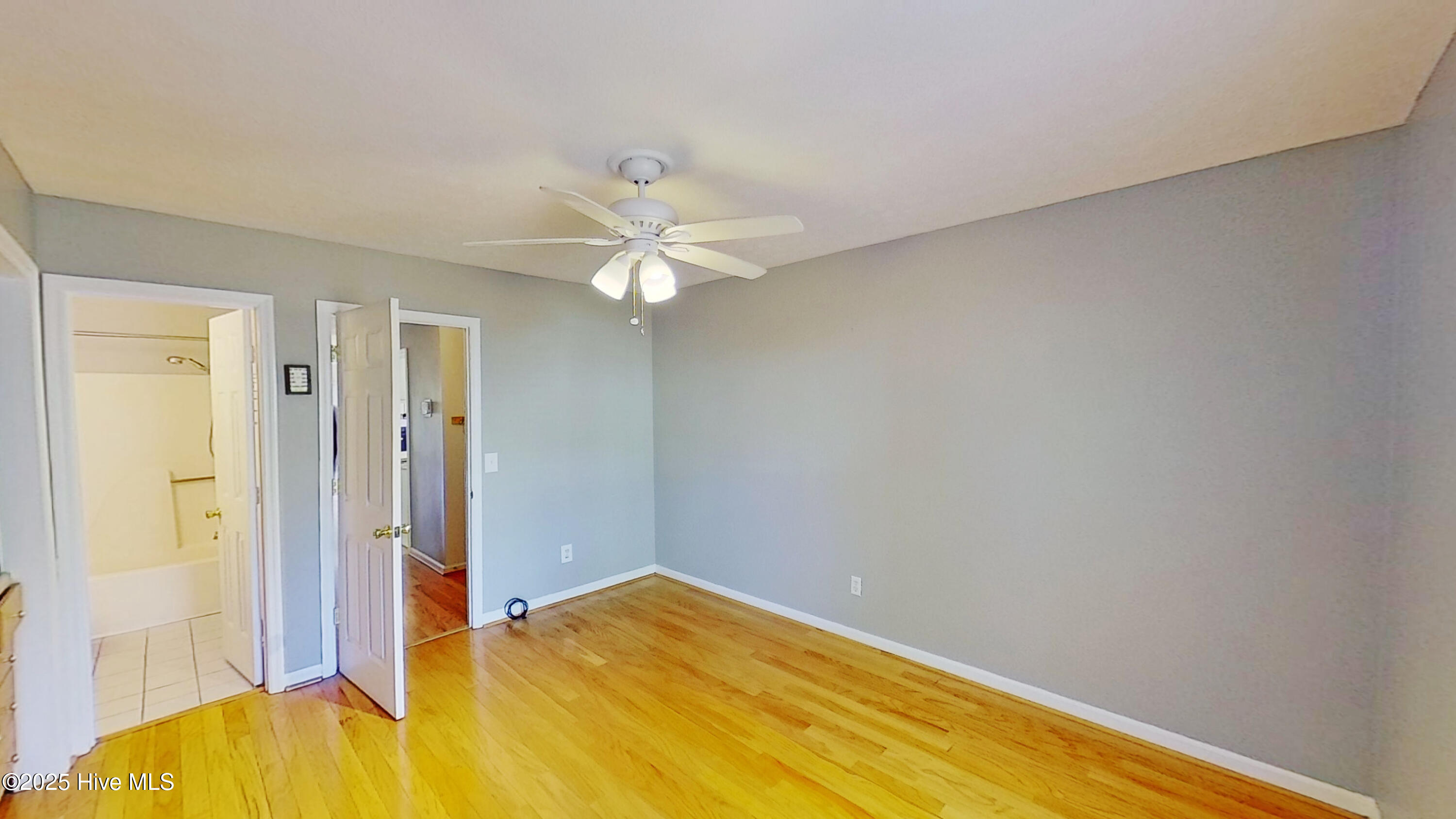 100540649 | Photo 13