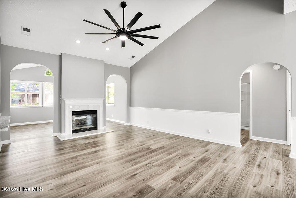 100567951 | Photo 10