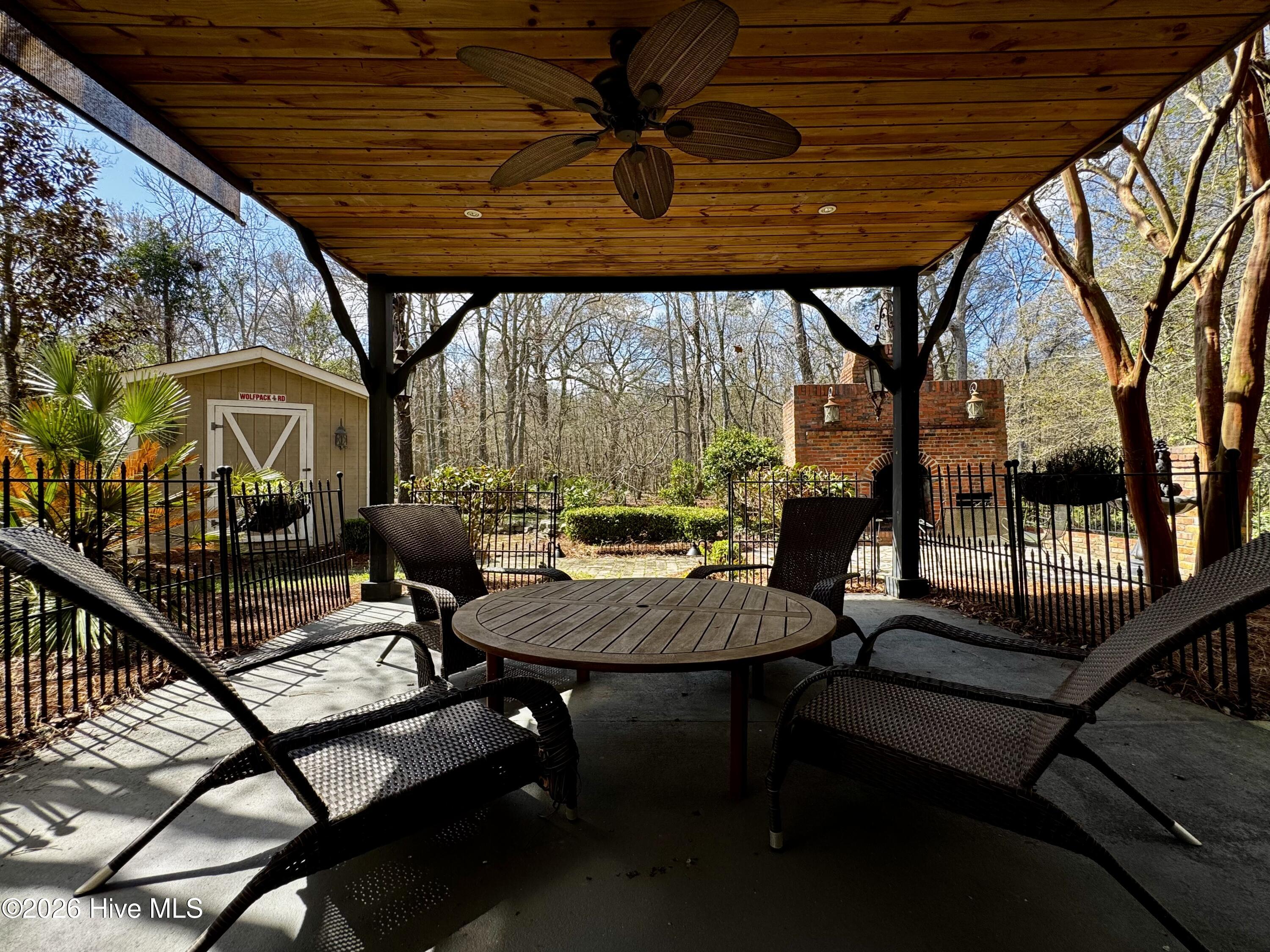 100558799 | Photo 42