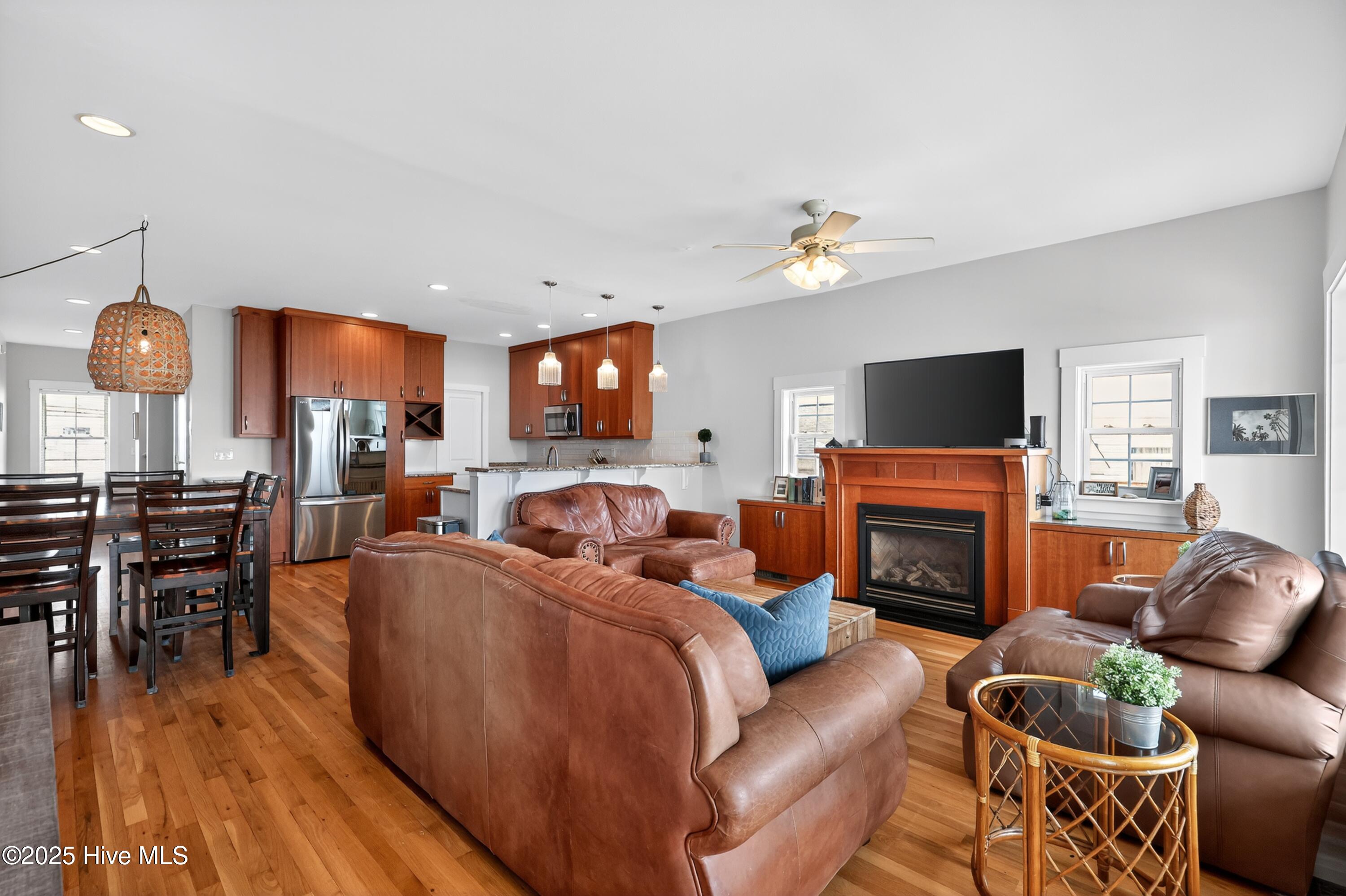 100525482 | Photo 20