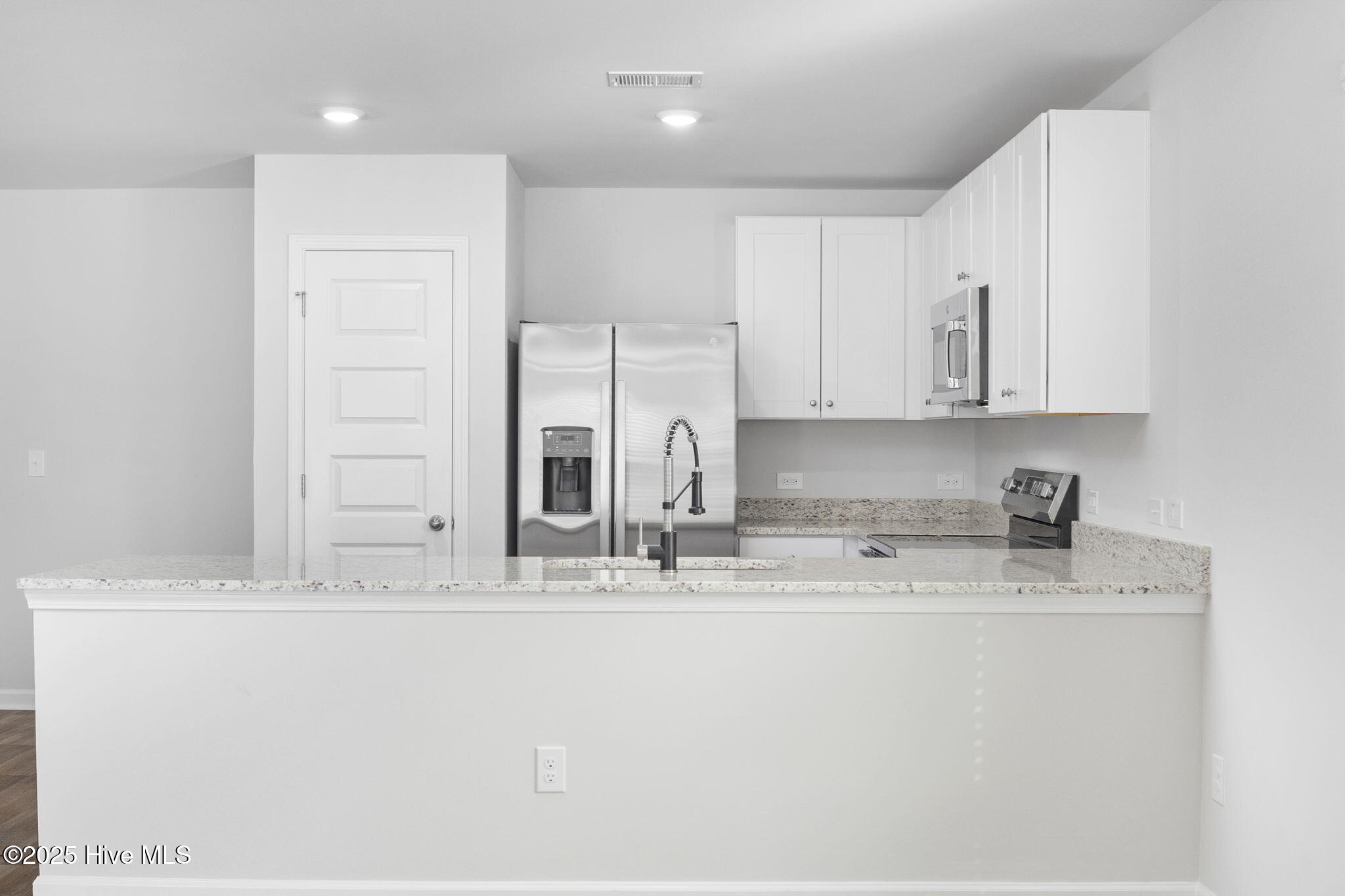 100544084 | Photo 22