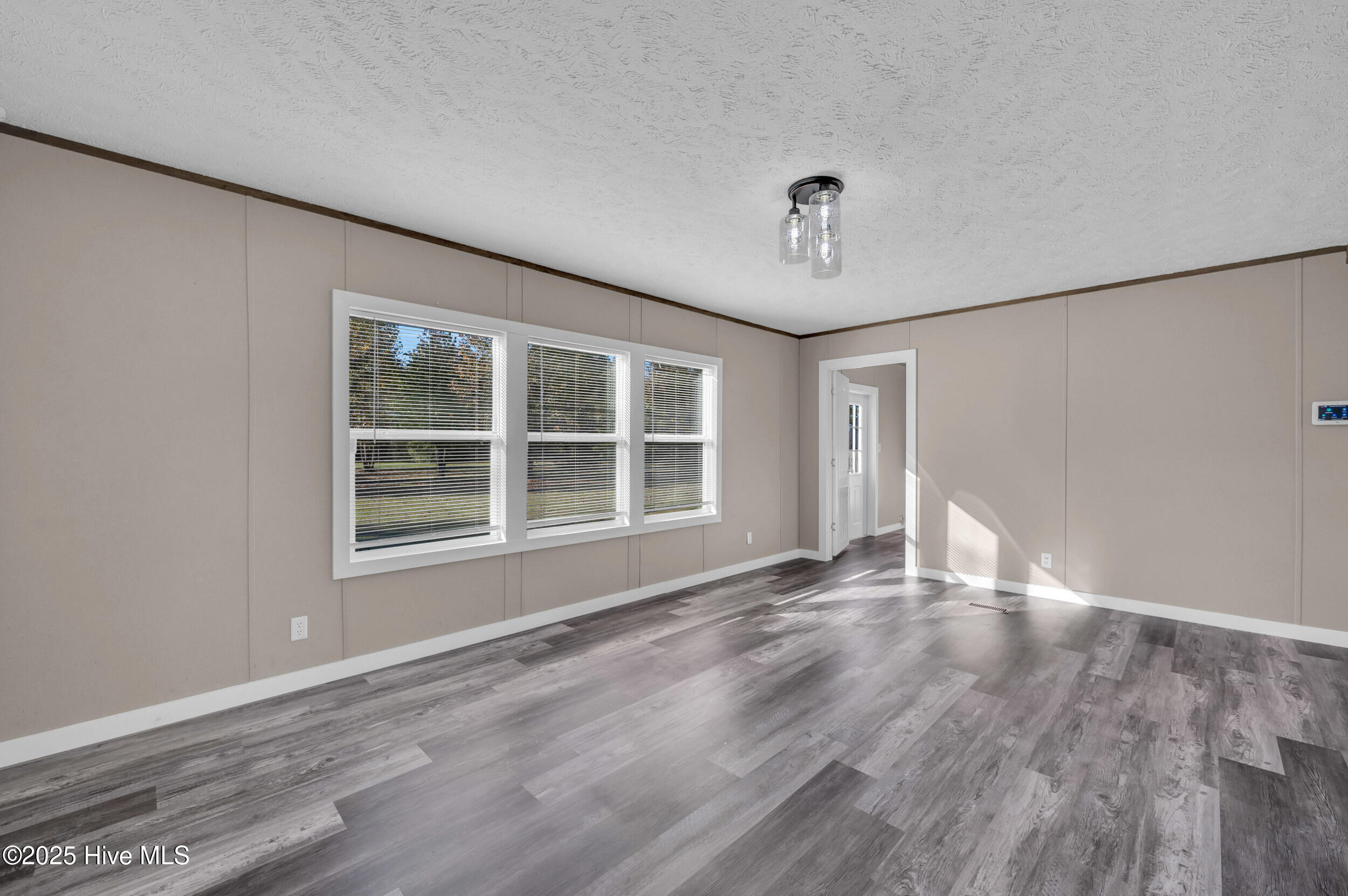 100540708 | Photo 16