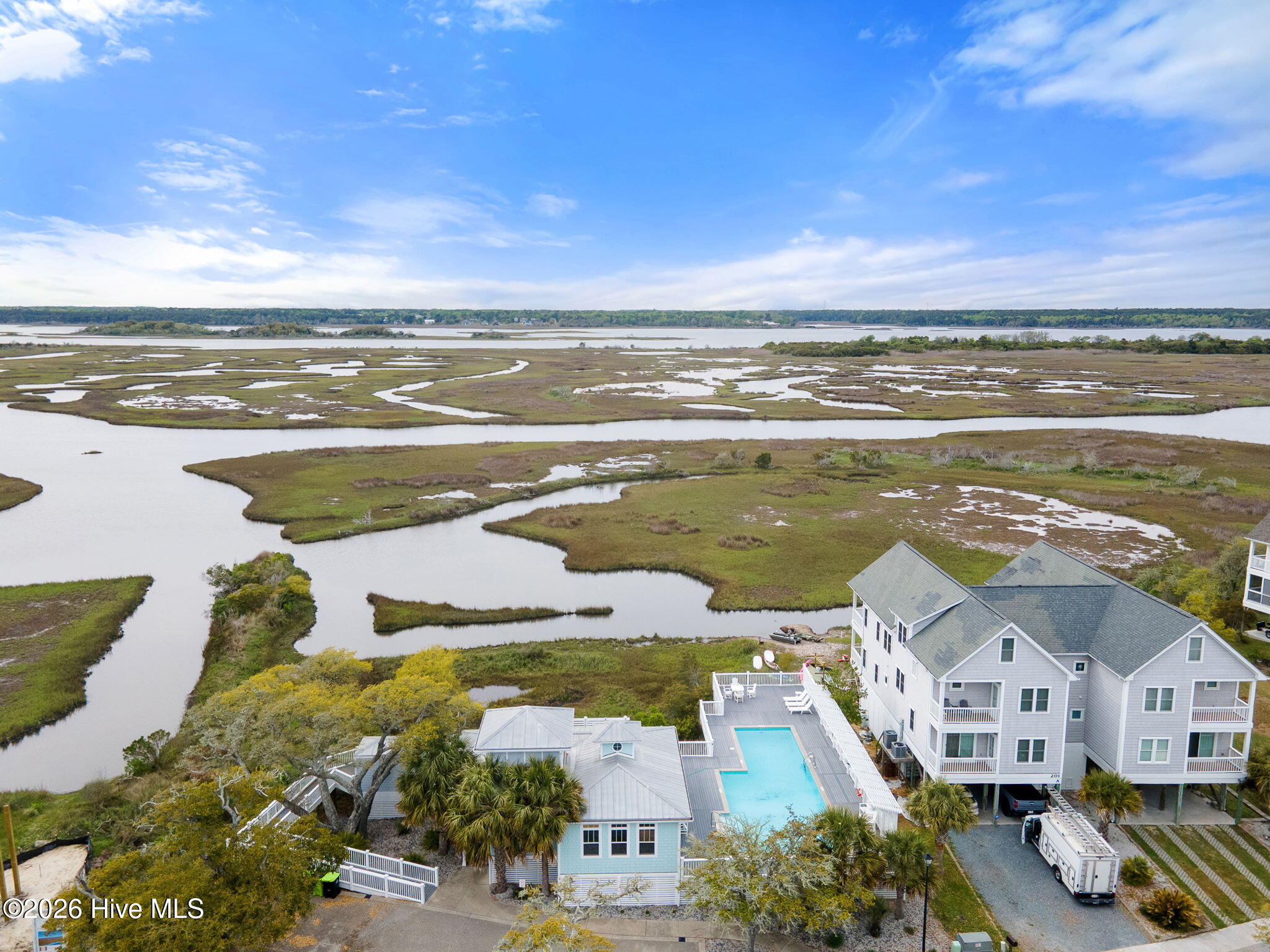 100566136 | Photo 93