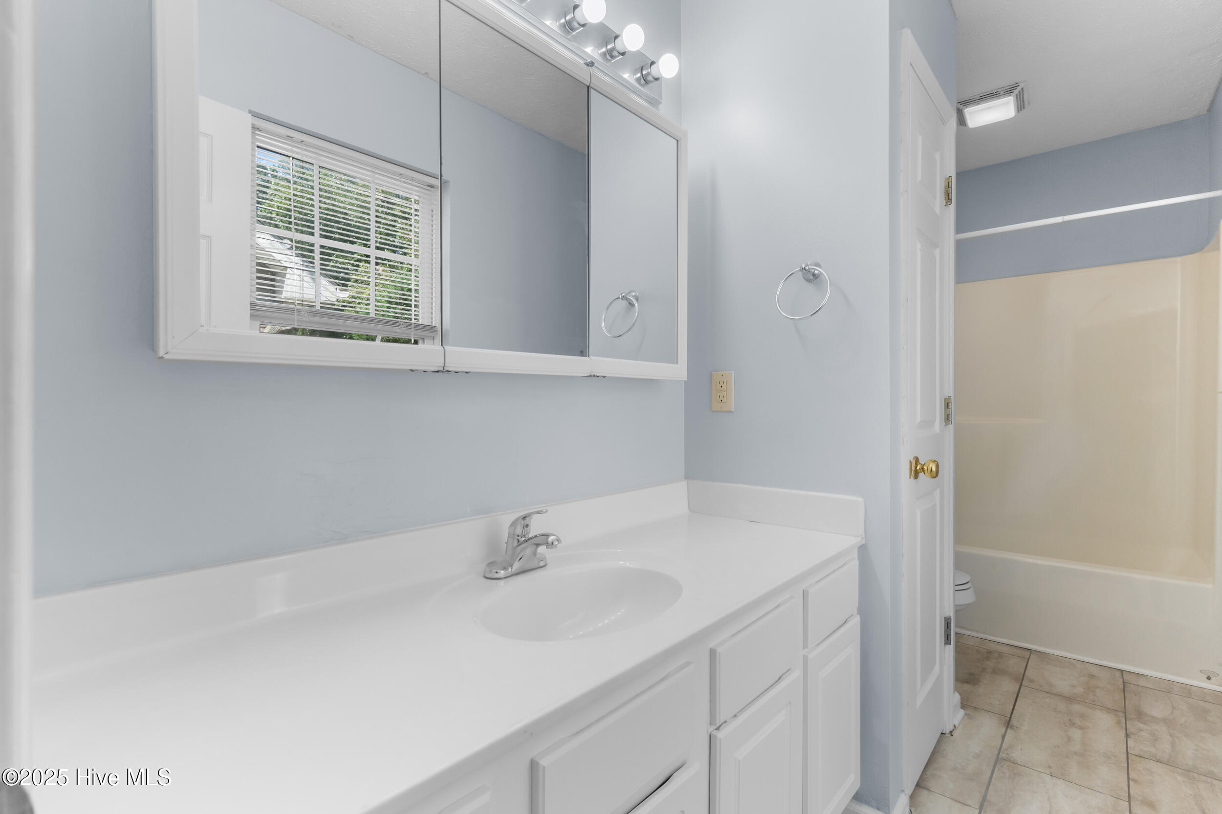 100531865 | Photo 18