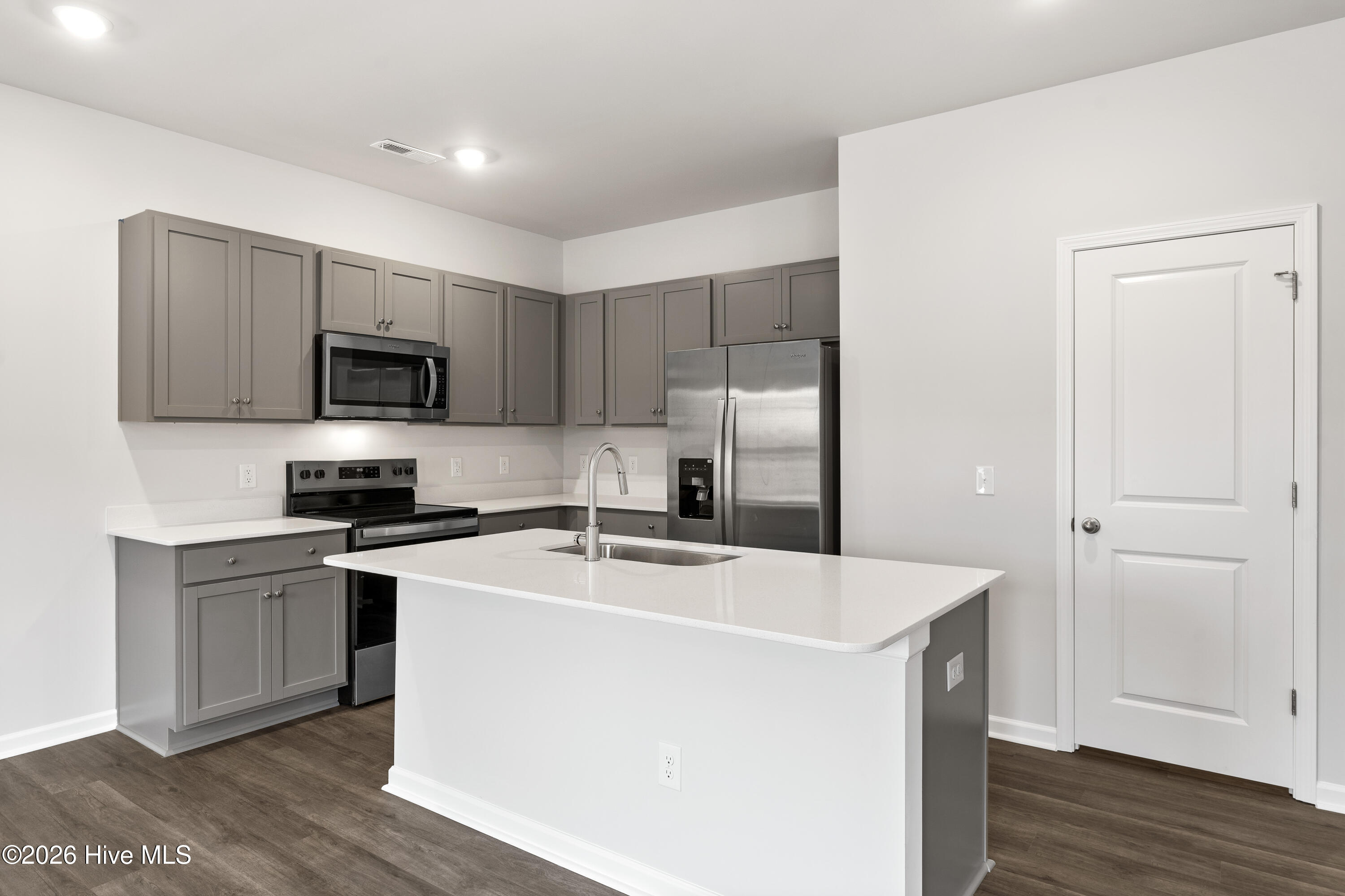 100565512 | Photo 14