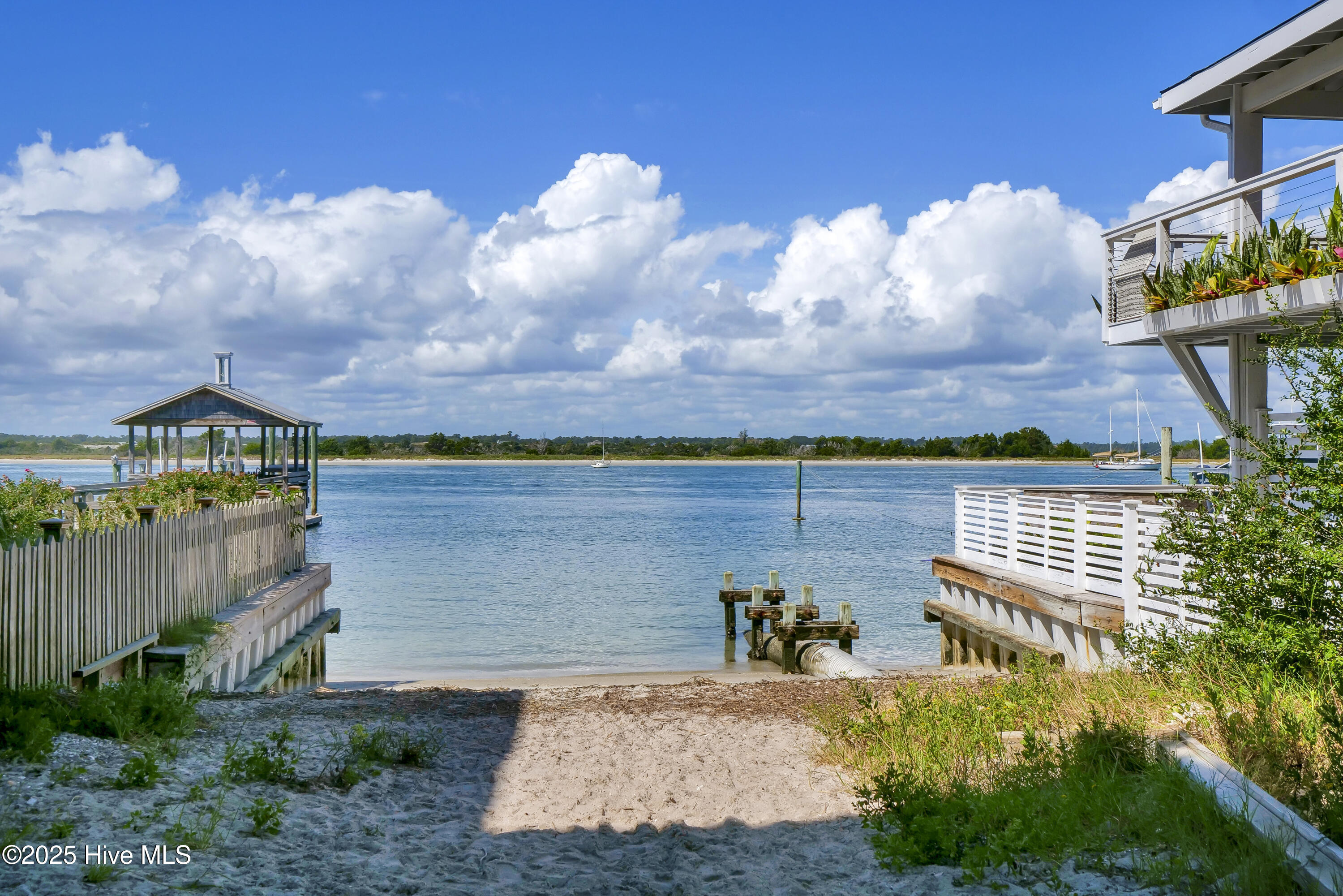 100525301 | Photo 67