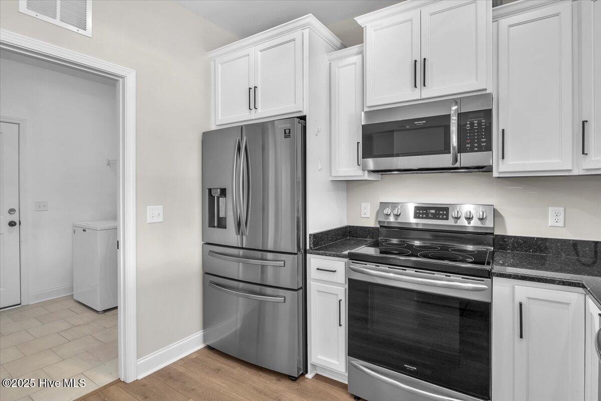 100527070 | Photo 11